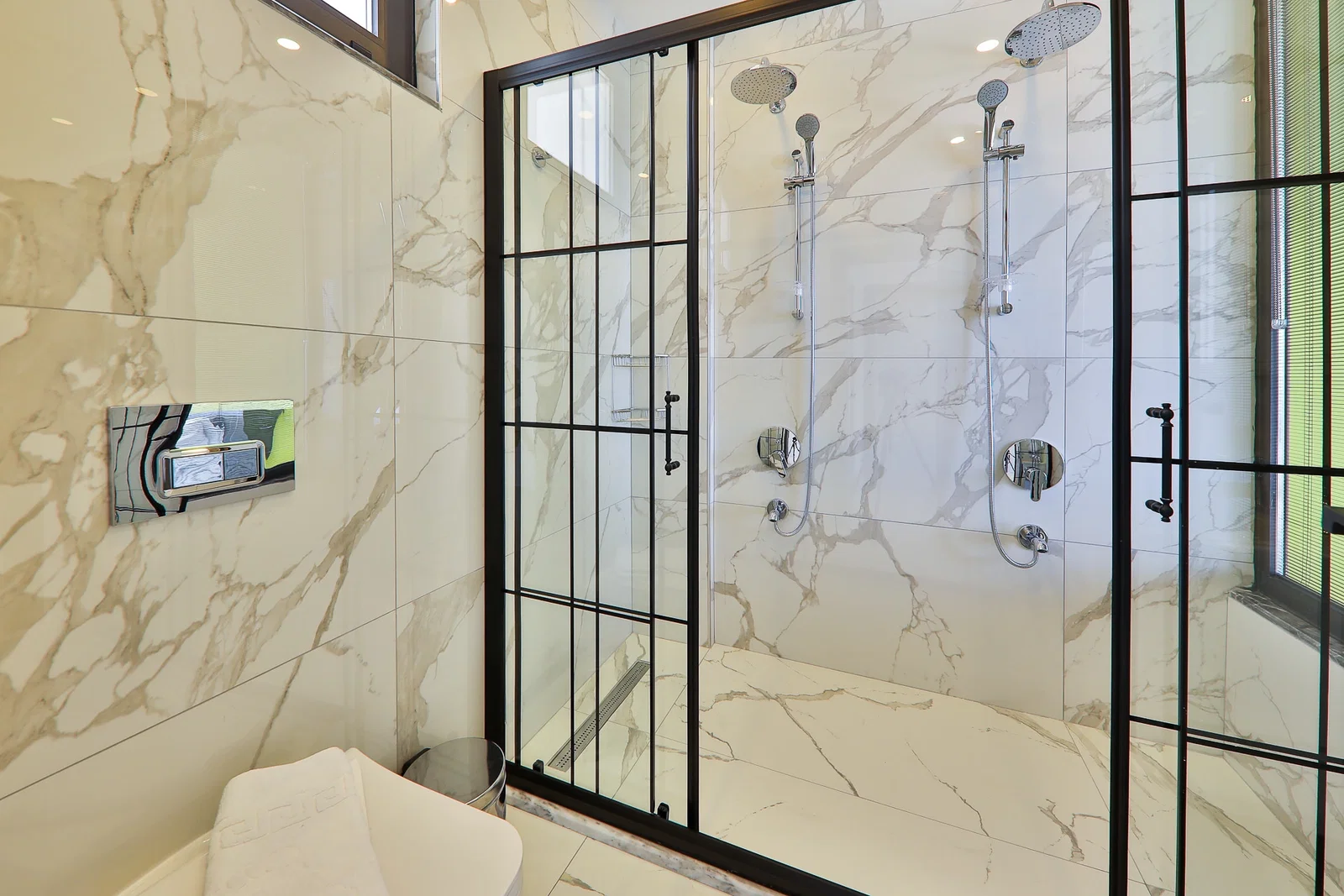 Yeşilköy’de Balayı Çiftlerine Uygun, Çocuk Havuzlu, Jakuzili, Kiralık Villa
