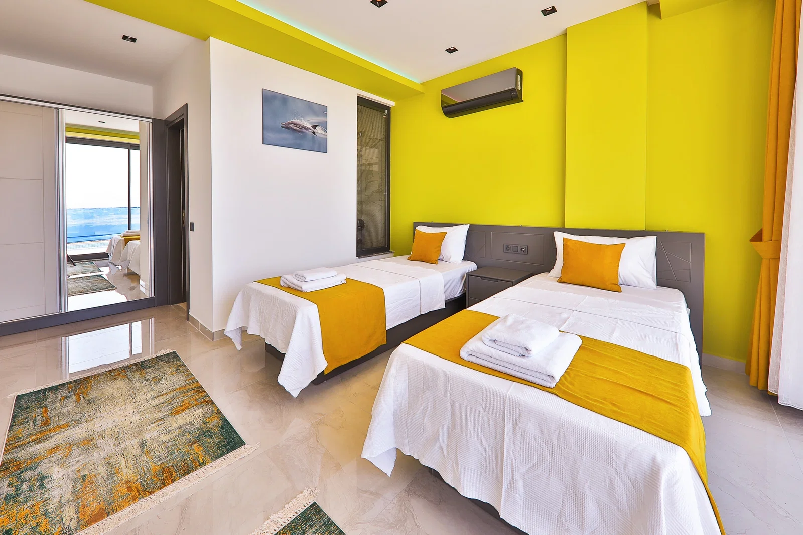 Yeşilköy’de Balayı Çiftlerine Uygun, Çocuk Havuzlu, Jakuzili, Kiralık Villa