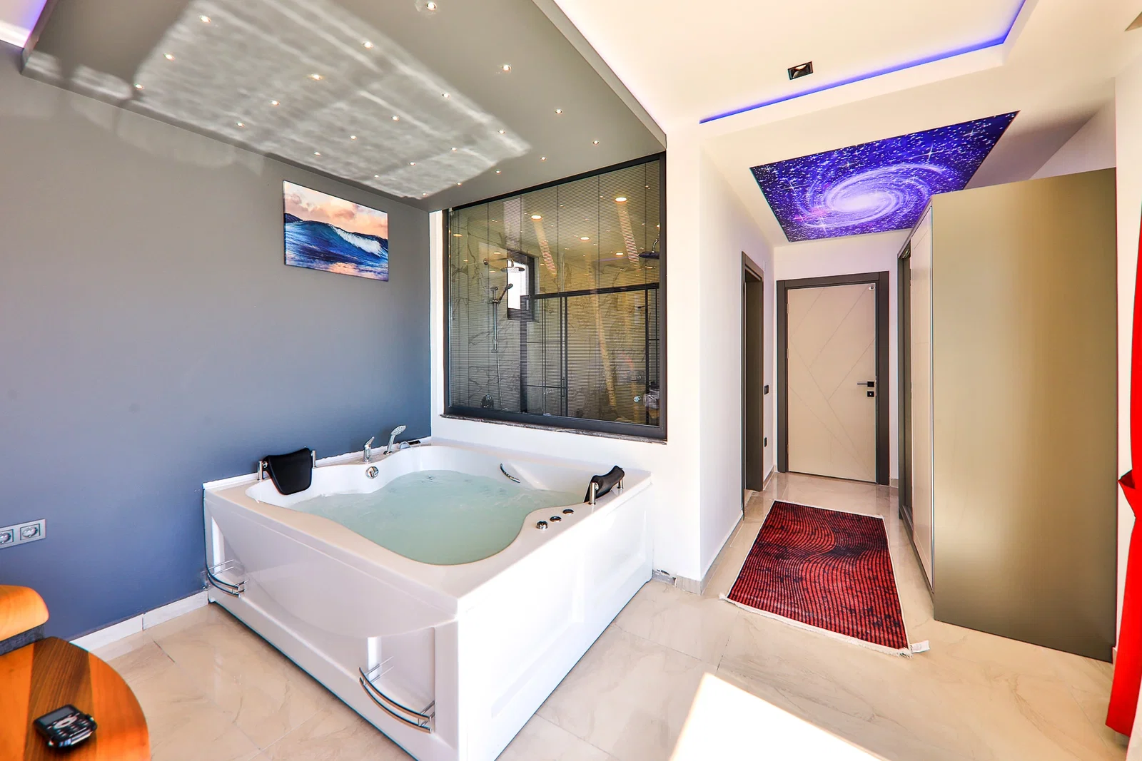 Yeşilköy’de Balayı Çiftlerine Uygun, Çocuk Havuzlu, Jakuzili, Kiralık Villa