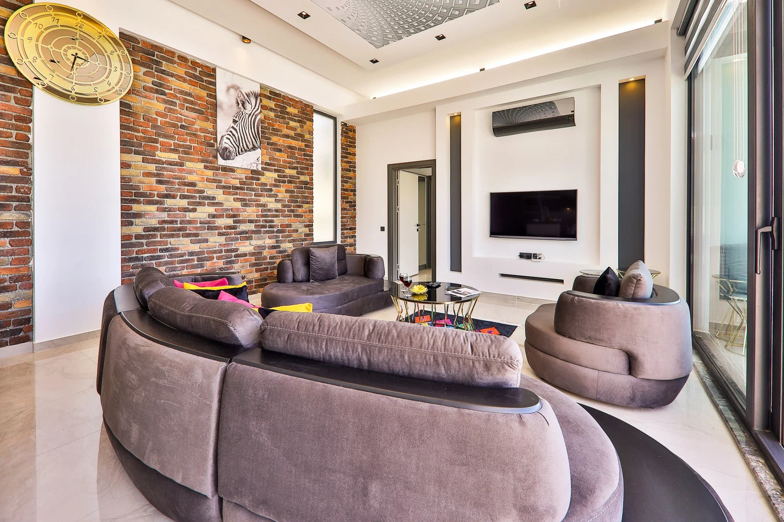 Yeşilköy’de Balayı Çiftlerine Uygun, Çocuk Havuzlu, Jakuzili, Kiralık Villa