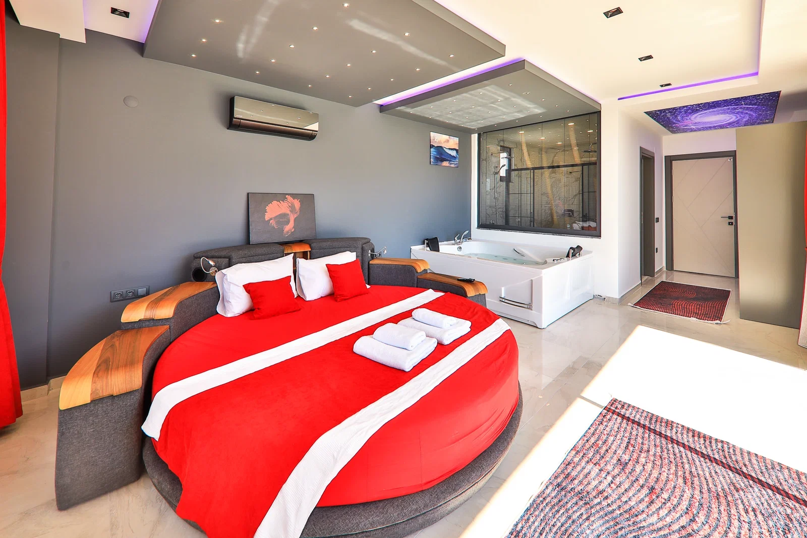 Yeşilköy’de Balayı Çiftlerine Uygun, Çocuk Havuzlu, Jakuzili, Kiralık Villa