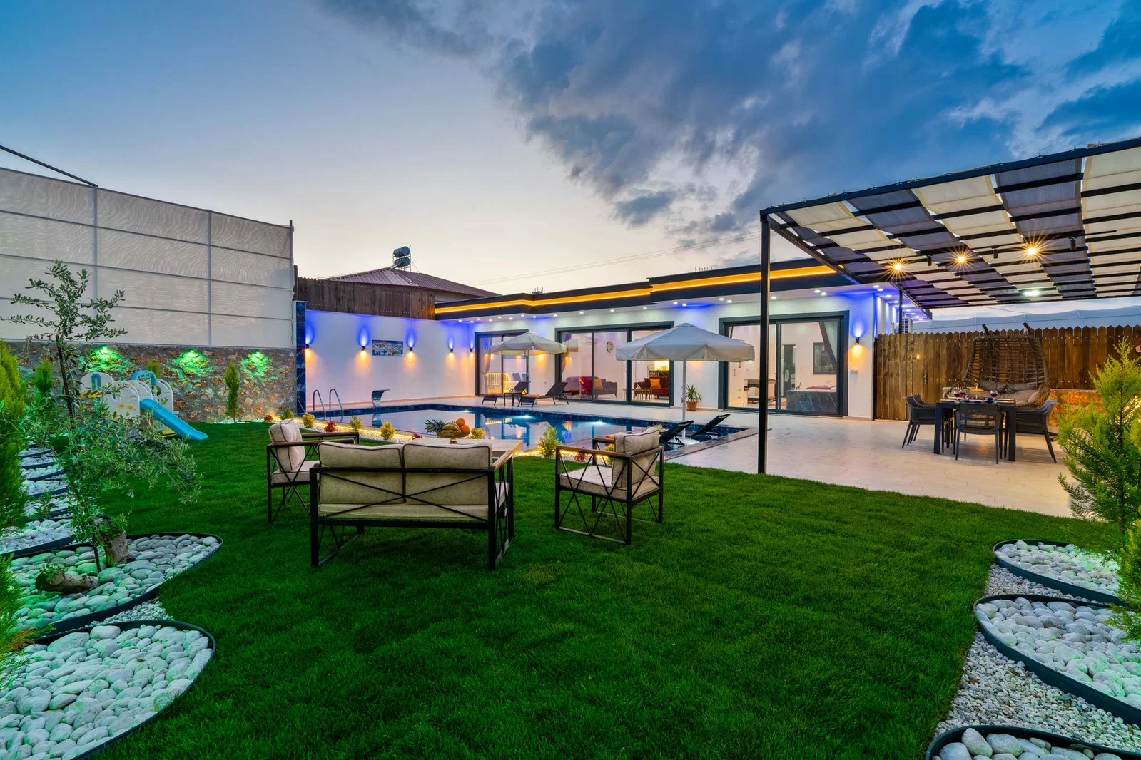 Çavdır'da Balayı Çiftlerine Uygun, Jakuzili, Kiralık Villa