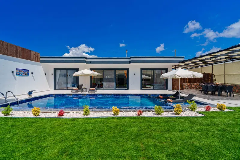 Çavdır’da korunaklı havuzlu kiralık villa