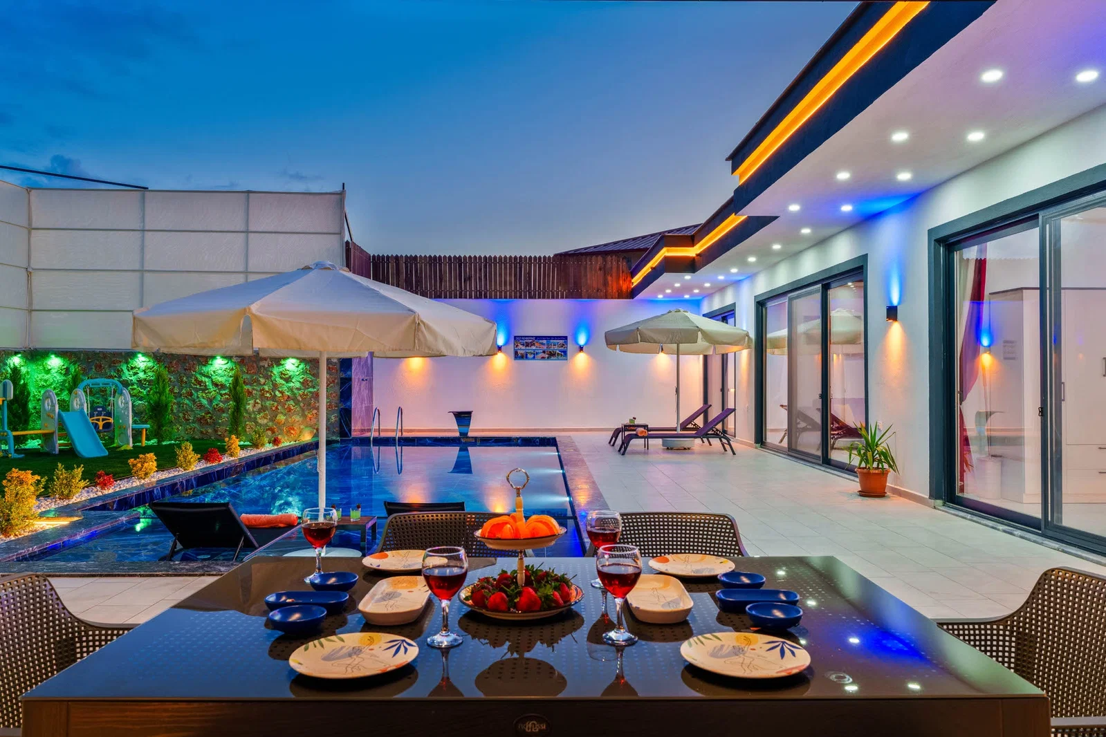 Çavdır'da Balayı Çiftlerine Uygun, Jakuzili, Kiralık Villa