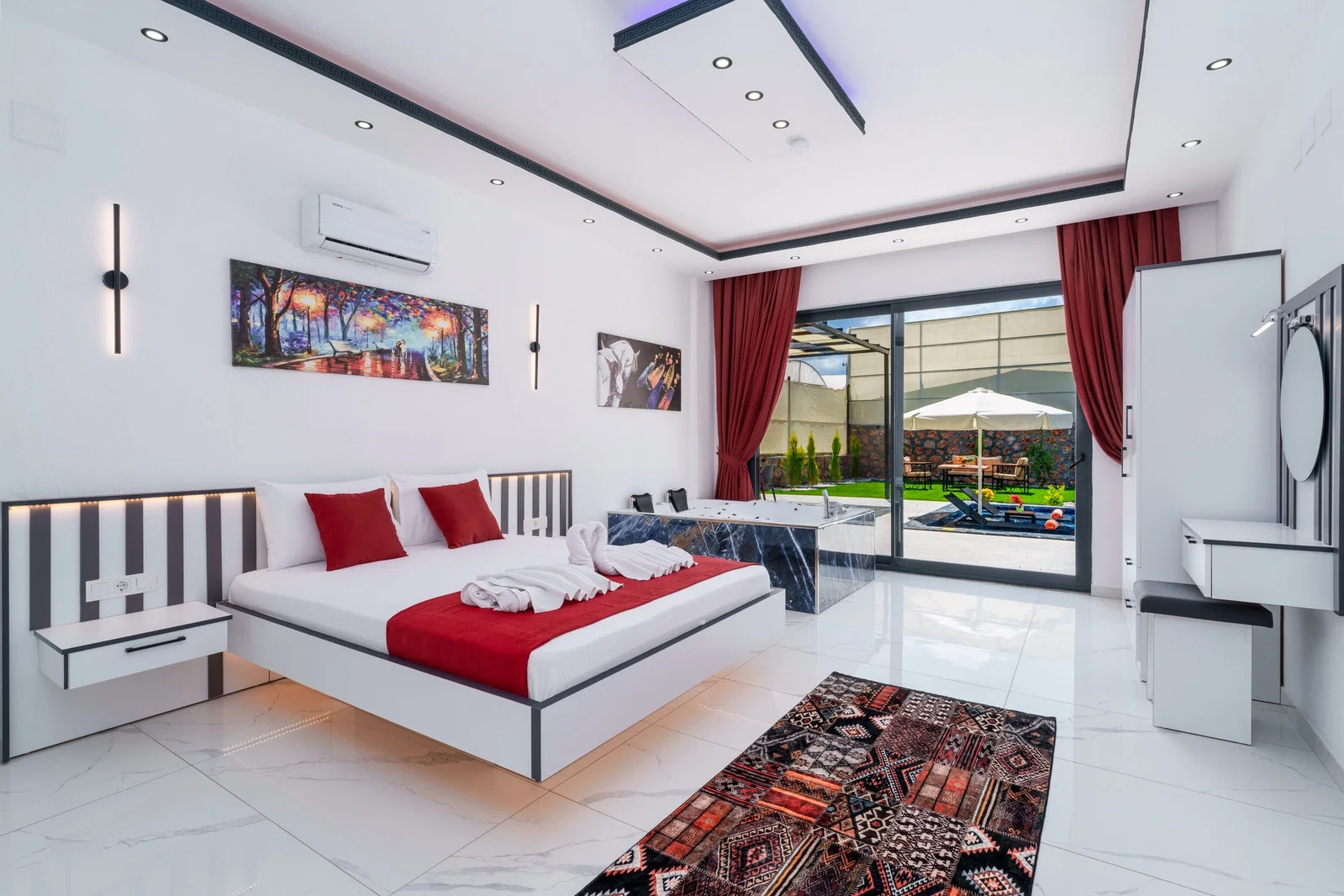 Çavdır'da Balayı Çiftlerine Uygun, Jakuzili, Kiralık Villa