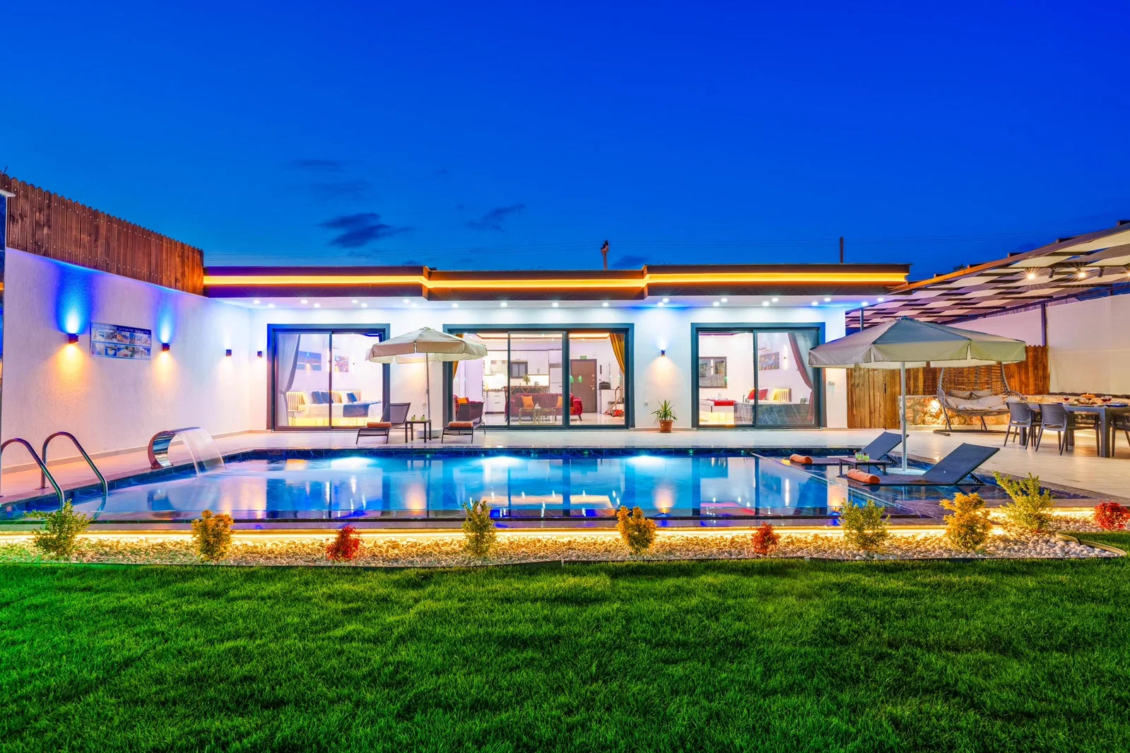 Çavdır'da Balayı Çiftlerine Uygun, Jakuzili, Kiralık Villa