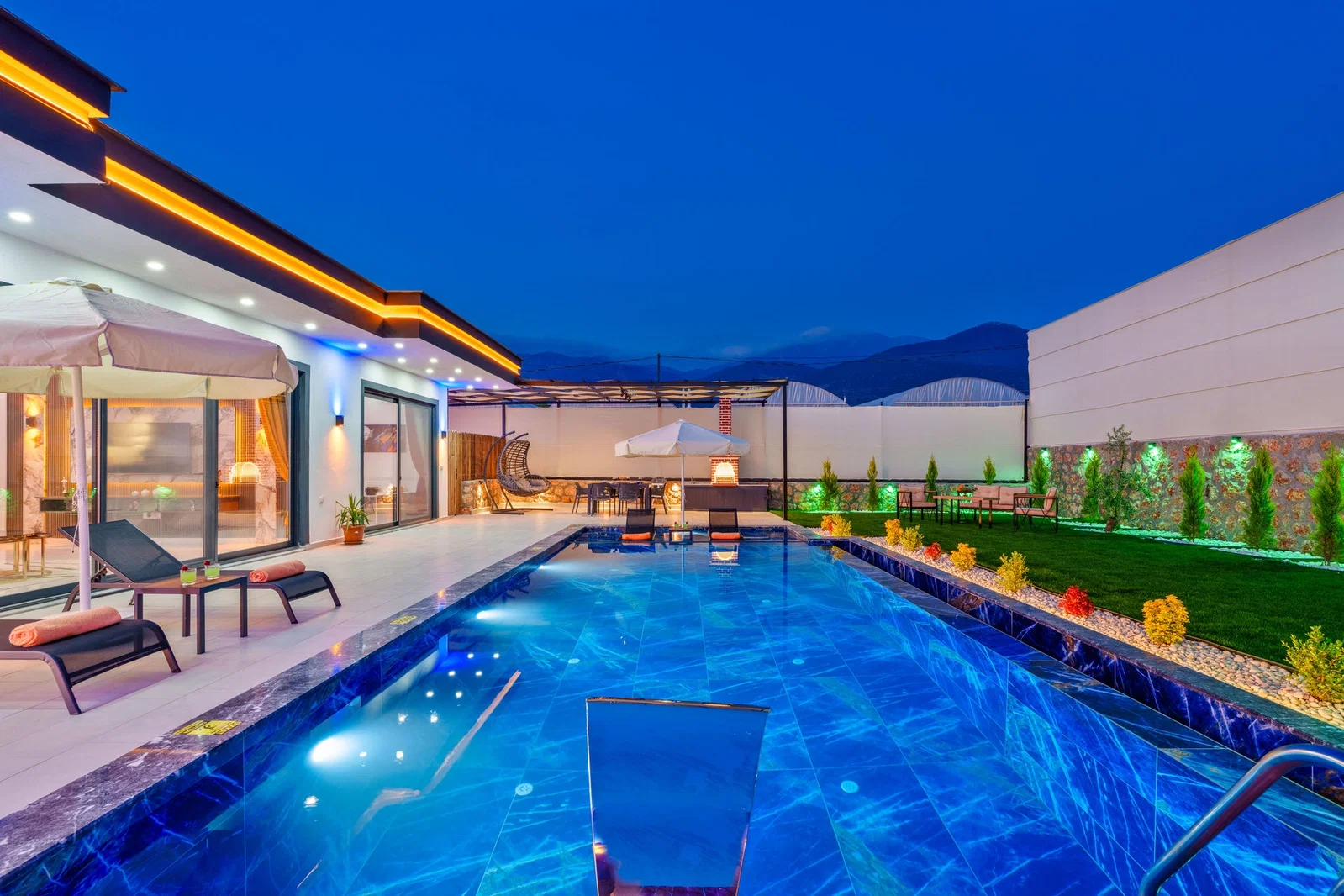 Çavdır'da Balayı Çiftlerine Uygun, Jakuzili, Kiralık Villa