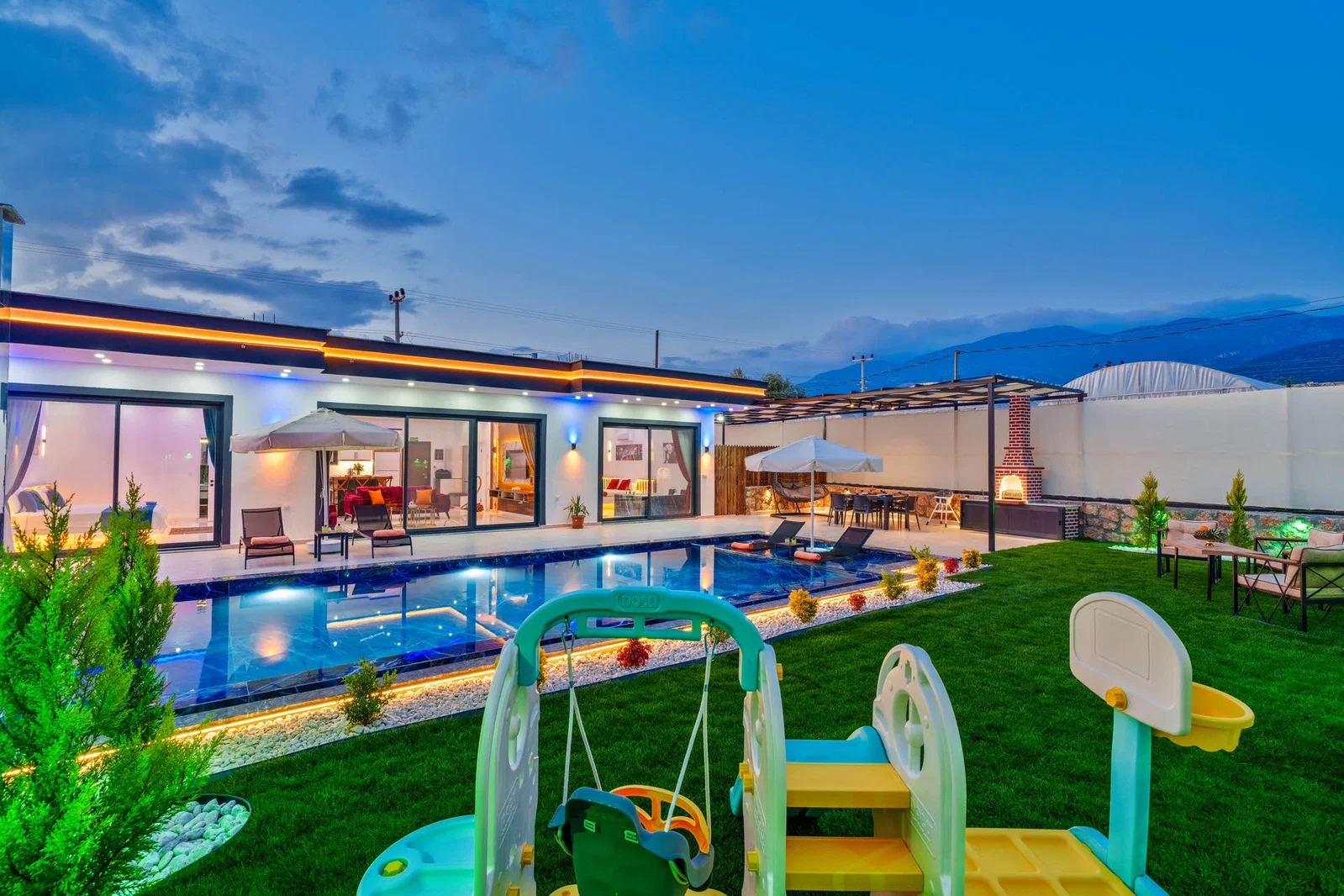 Çavdır'da Balayı Çiftlerine Uygun, Jakuzili, Kiralık Villa