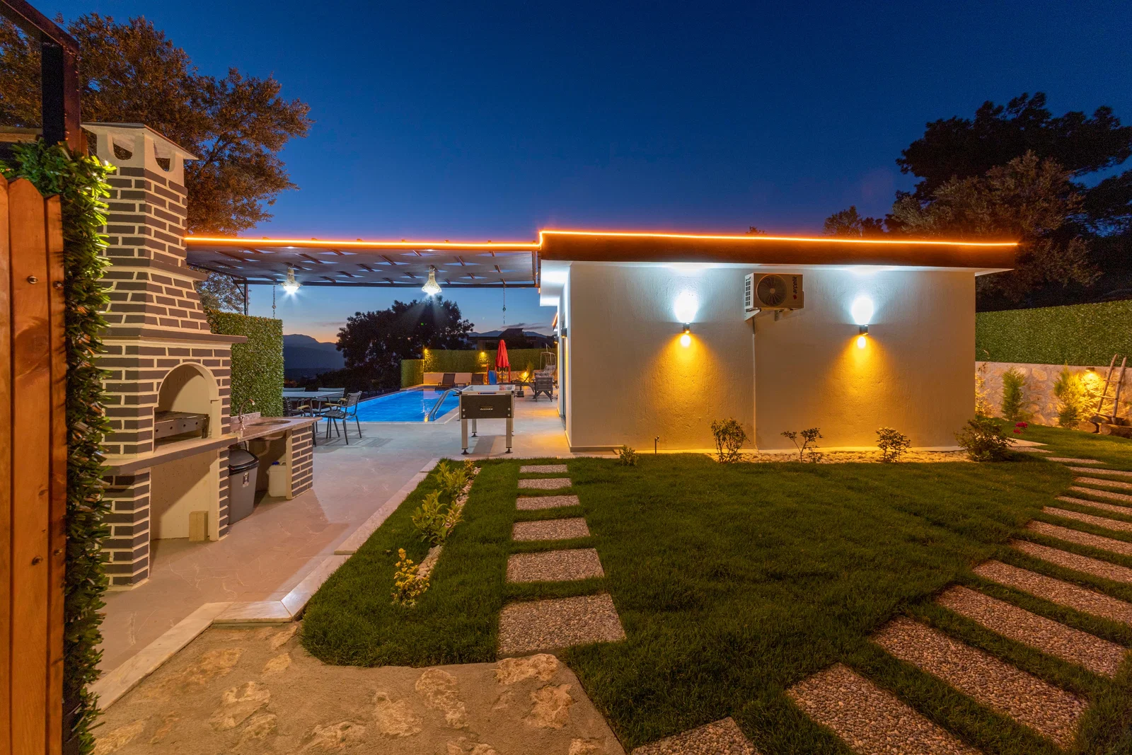 Çavdır’da Balayı Çiftlerine Uygun, Korunaklı Havuzlu, 2 Yatak Odalı, Kiralık Villa