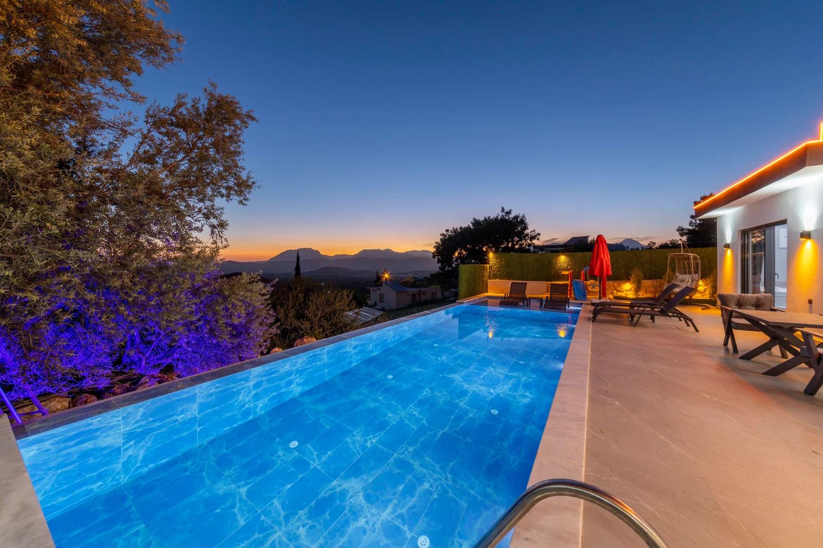 Çavdır’da Balayı Çiftlerine Uygun, Korunaklı Havuzlu, 2 Yatak Odalı, Kiralık Villa