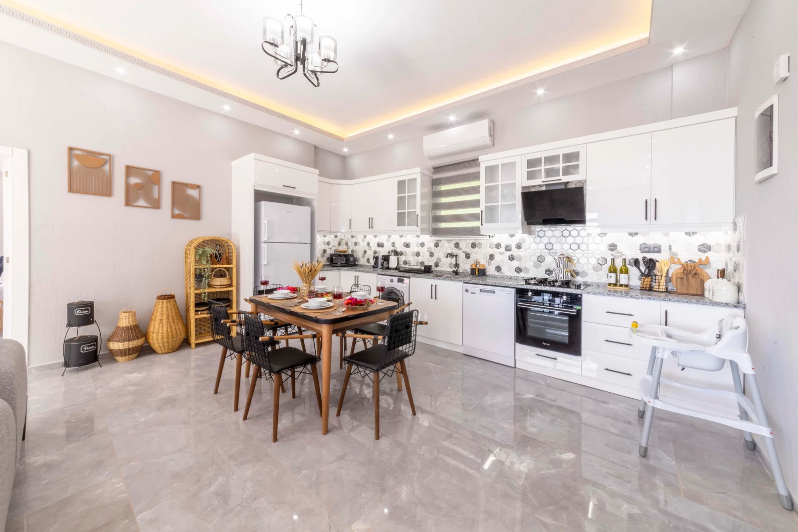Çavdır’da Balayı Çiftlerine Uygun, Korunaklı Havuzlu, 2 Yatak Odalı, Kiralık Villa