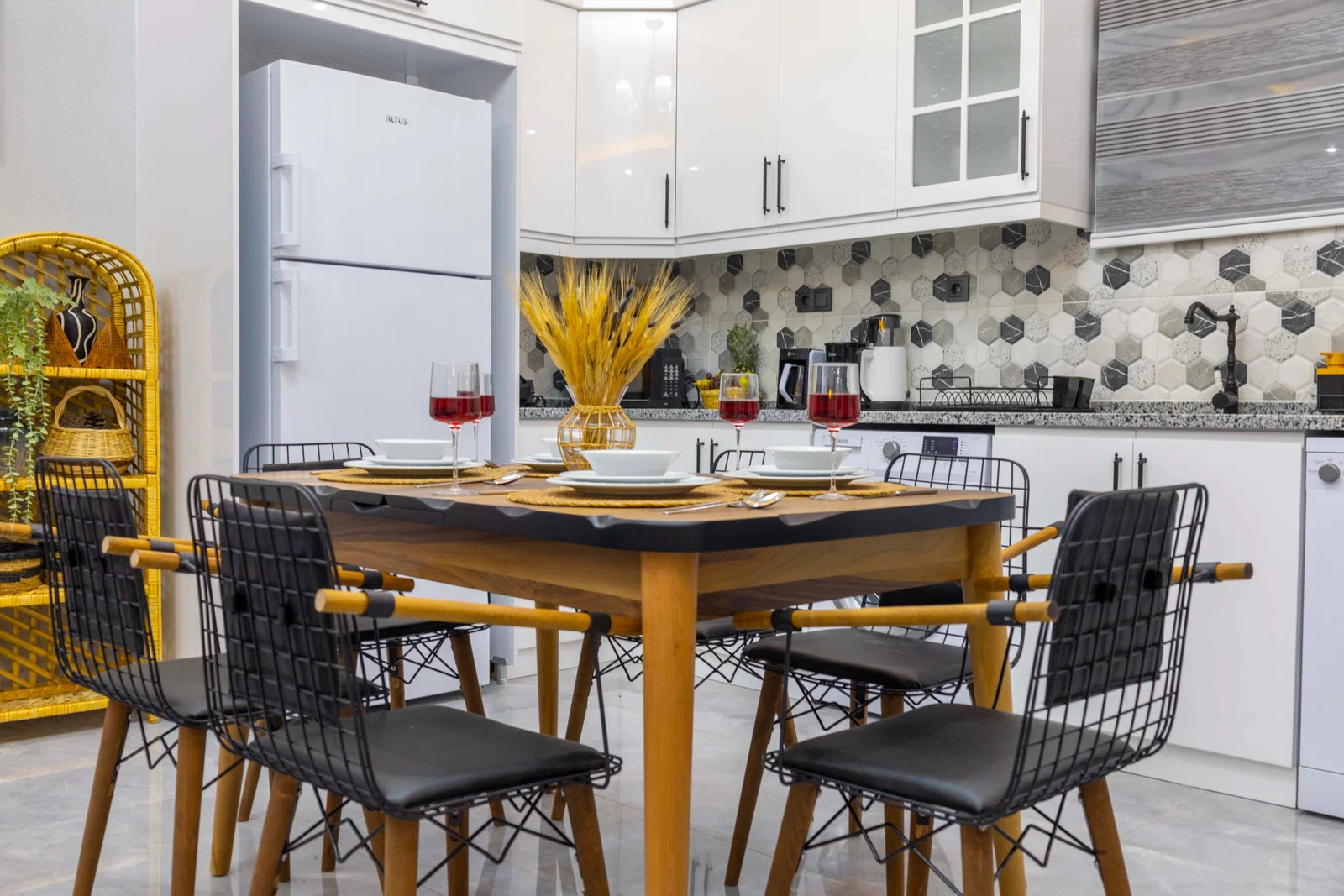 Çavdır’da Balayı Çiftlerine Uygun, Korunaklı Havuzlu, 2 Yatak Odalı, Kiralık Villa
