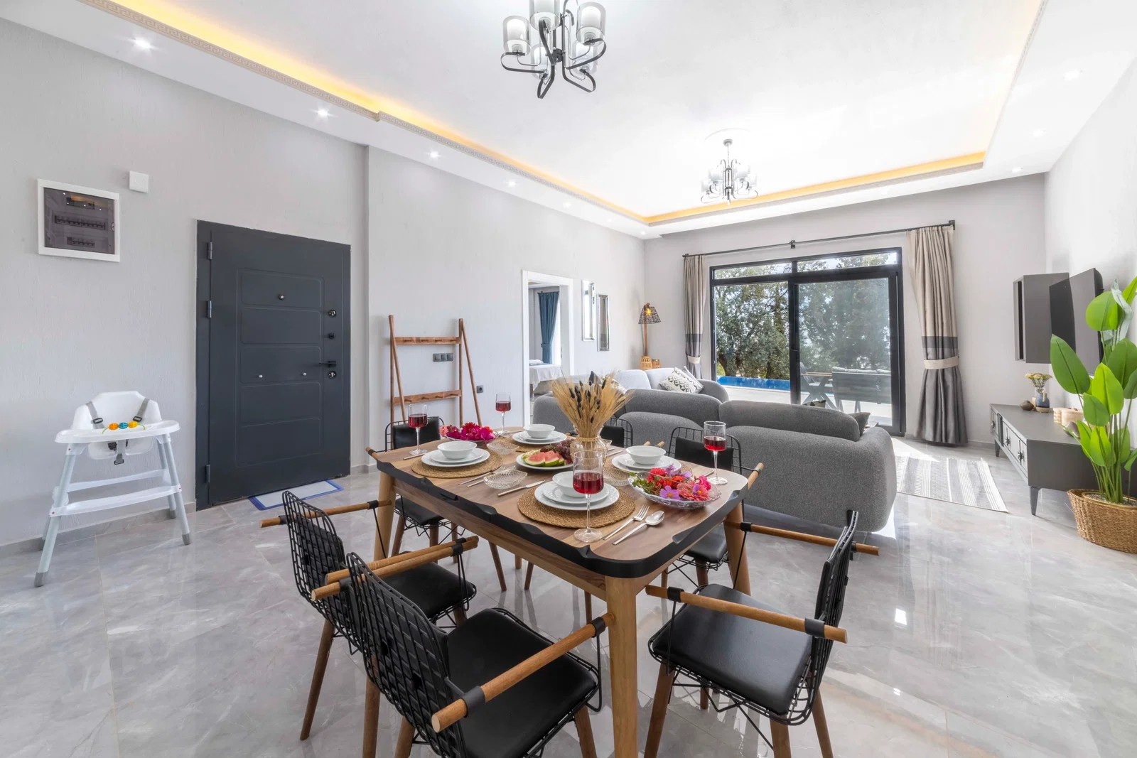 Çavdır’da Balayı Çiftlerine Uygun, Korunaklı Havuzlu, 2 Yatak Odalı, Kiralık Villa