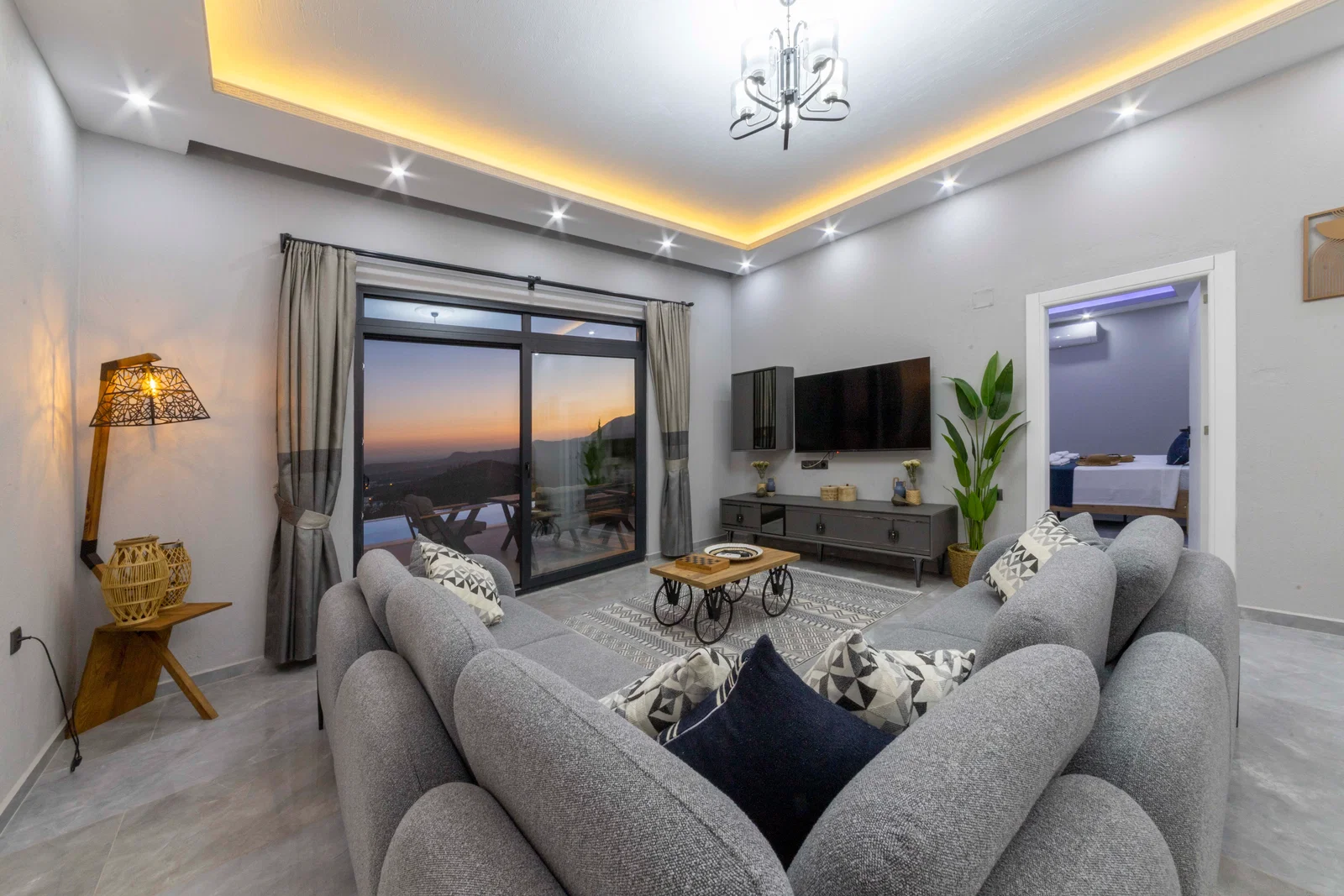 Çavdır’da Balayı Çiftlerine Uygun, Korunaklı Havuzlu, 2 Yatak Odalı, Kiralık Villa