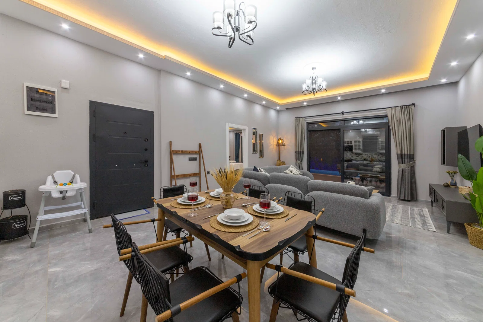 Çavdır’da Balayı Çiftlerine Uygun, Korunaklı Havuzlu, 2 Yatak Odalı, Kiralık Villa