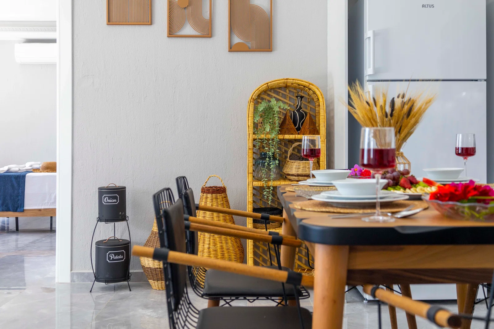 Çavdır’da Balayı Çiftlerine Uygun, Korunaklı Havuzlu, 2 Yatak Odalı, Kiralık Villa