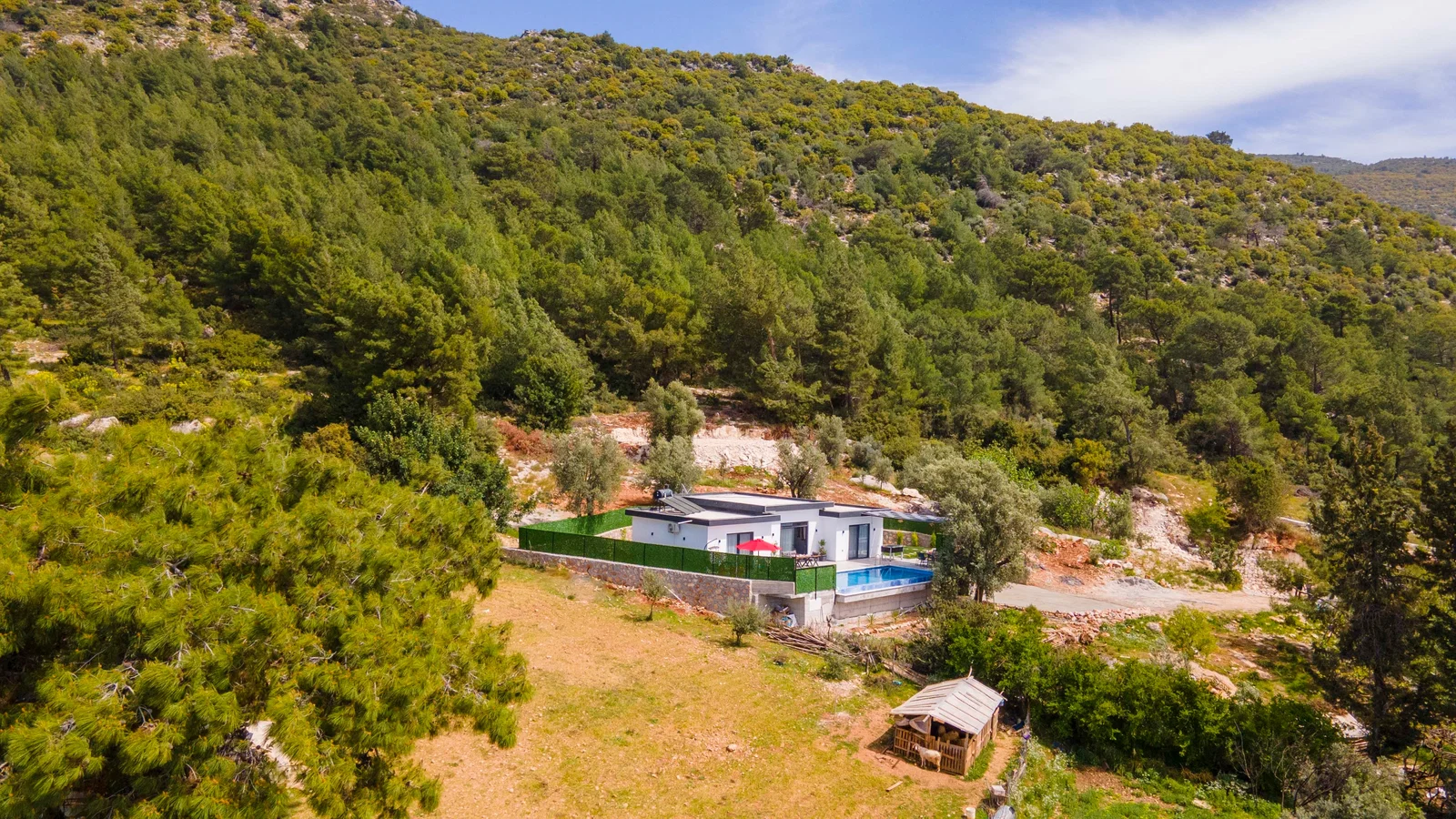 Çavdır’da Balayı Çiftlerine Uygun, Korunaklı Havuzlu, 2 Yatak Odalı, Kiralık Villa