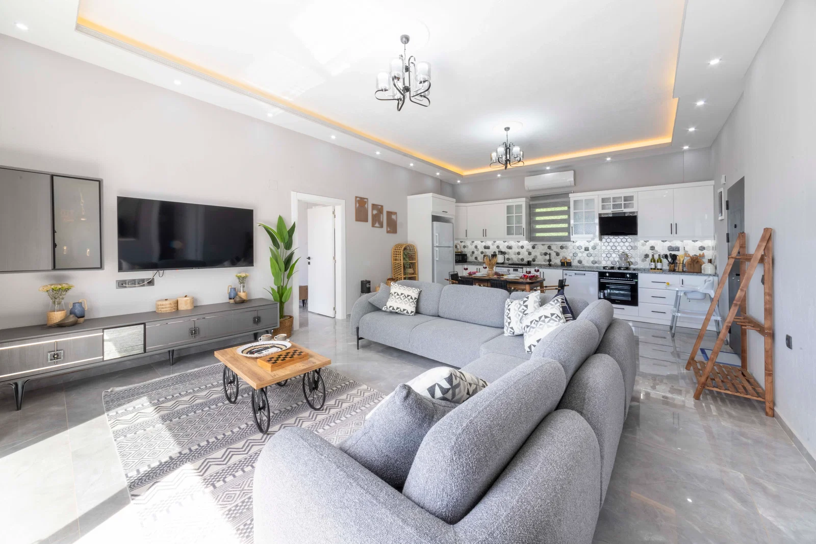 Çavdır’da Balayı Çiftlerine Uygun, Korunaklı Havuzlu, 2 Yatak Odalı, Kiralık Villa