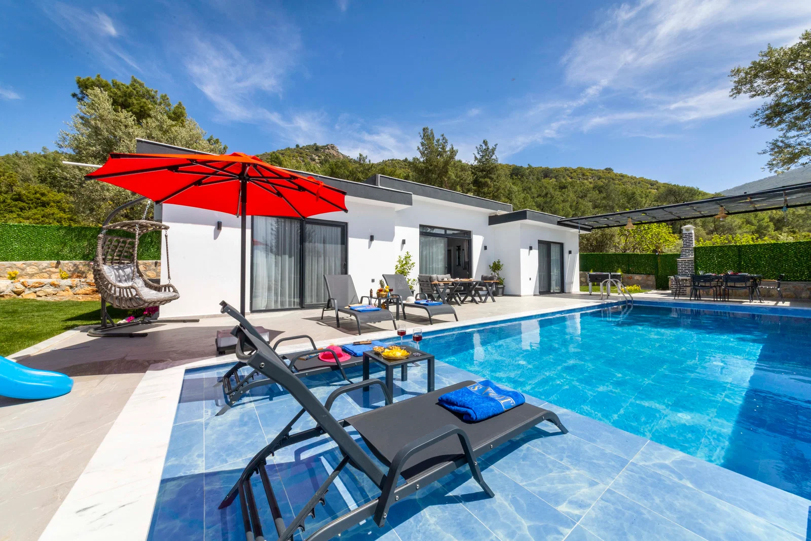 Çavdır’da Balayı Çiftlerine Uygun, Korunaklı Havuzlu, 2 Yatak Odalı, Kiralık Villa