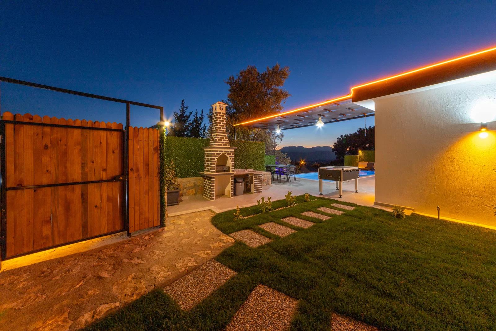 Çavdır’da Balayı Çiftlerine Uygun, Korunaklı Havuzlu, 2 Yatak Odalı, Kiralık Villa