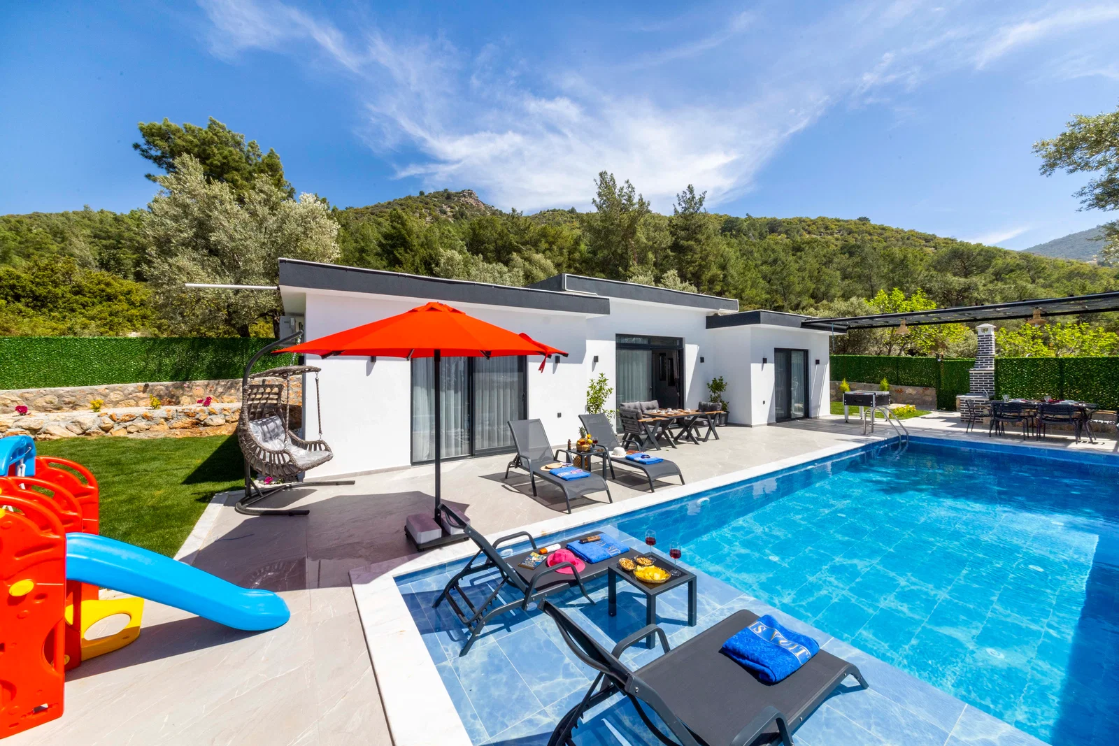Çavdır’da Balayı Çiftlerine Uygun, Korunaklı Havuzlu, 2 Yatak Odalı, Kiralık Villa