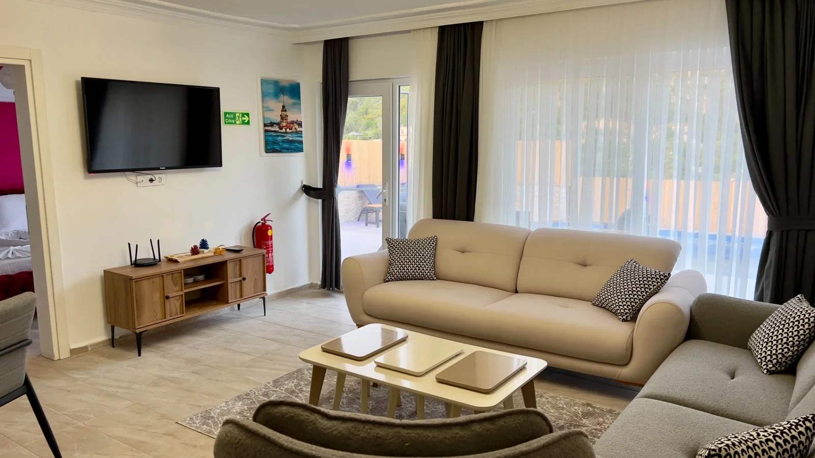 Bezirgan’da Huzurlu, Korunaklı Havuzlu, 4 Kişilik, Kiralık Villa