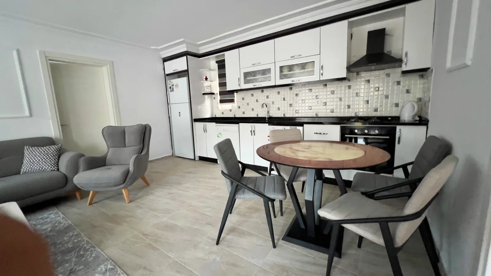 Bezirgan’da Huzurlu, Korunaklı Havuzlu, 4 Kişilik, Kiralık Villa
