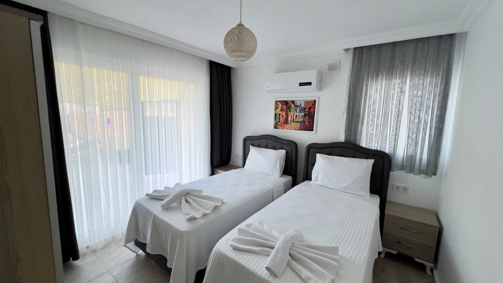Bezirgan’da Huzurlu, Korunaklı Havuzlu, 4 Kişilik, Kiralık Villa