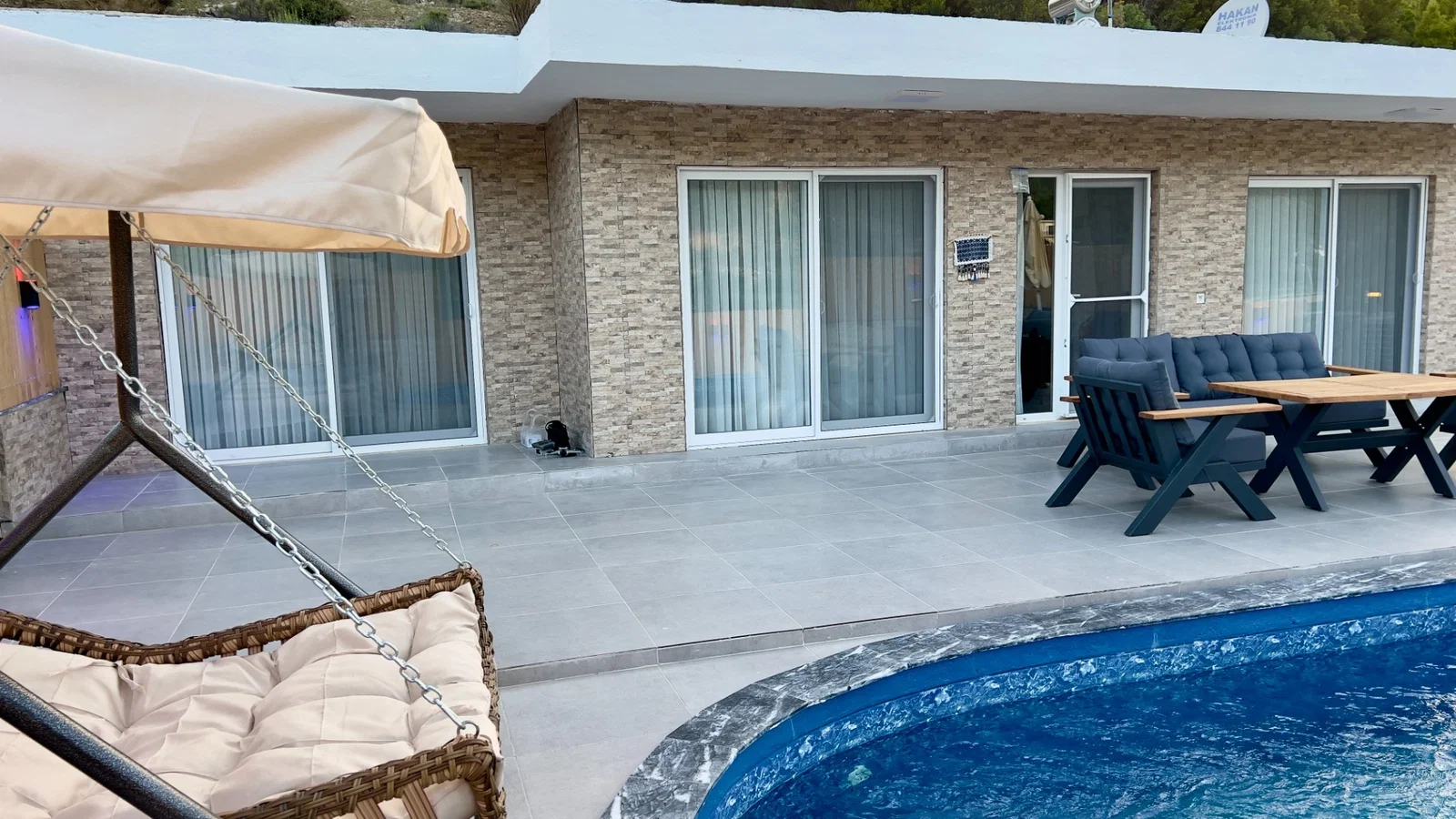 Bezirgan’da Huzurlu, Korunaklı Havuzlu, 4 Kişilik, Kiralık Villa