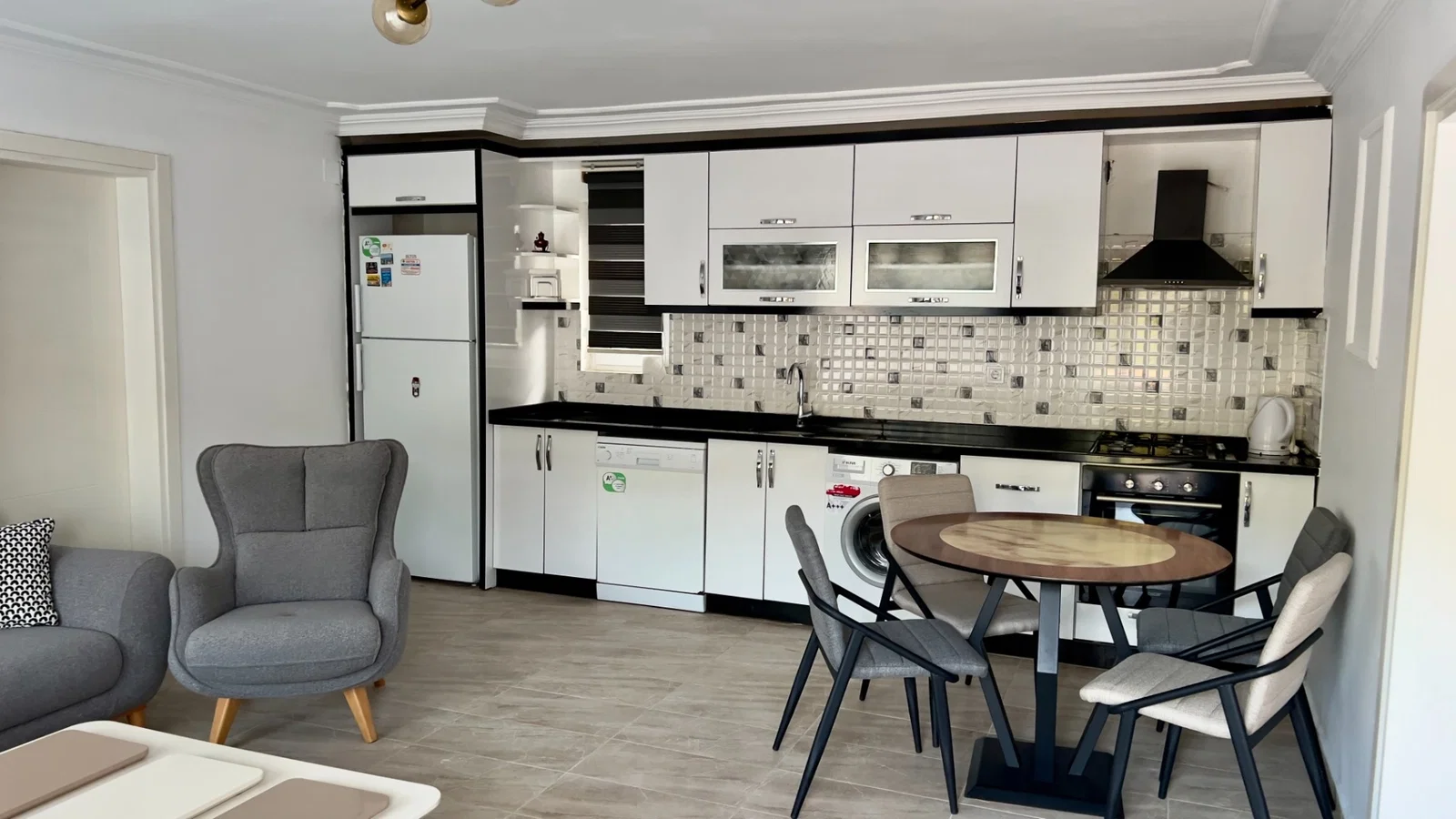Bezirgan’da Huzurlu, Korunaklı Havuzlu, 4 Kişilik, Kiralık Villa