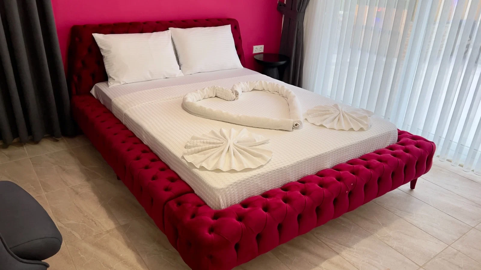 Bezirgan’da Huzurlu, Korunaklı Havuzlu, 4 Kişilik, Kiralık Villa
