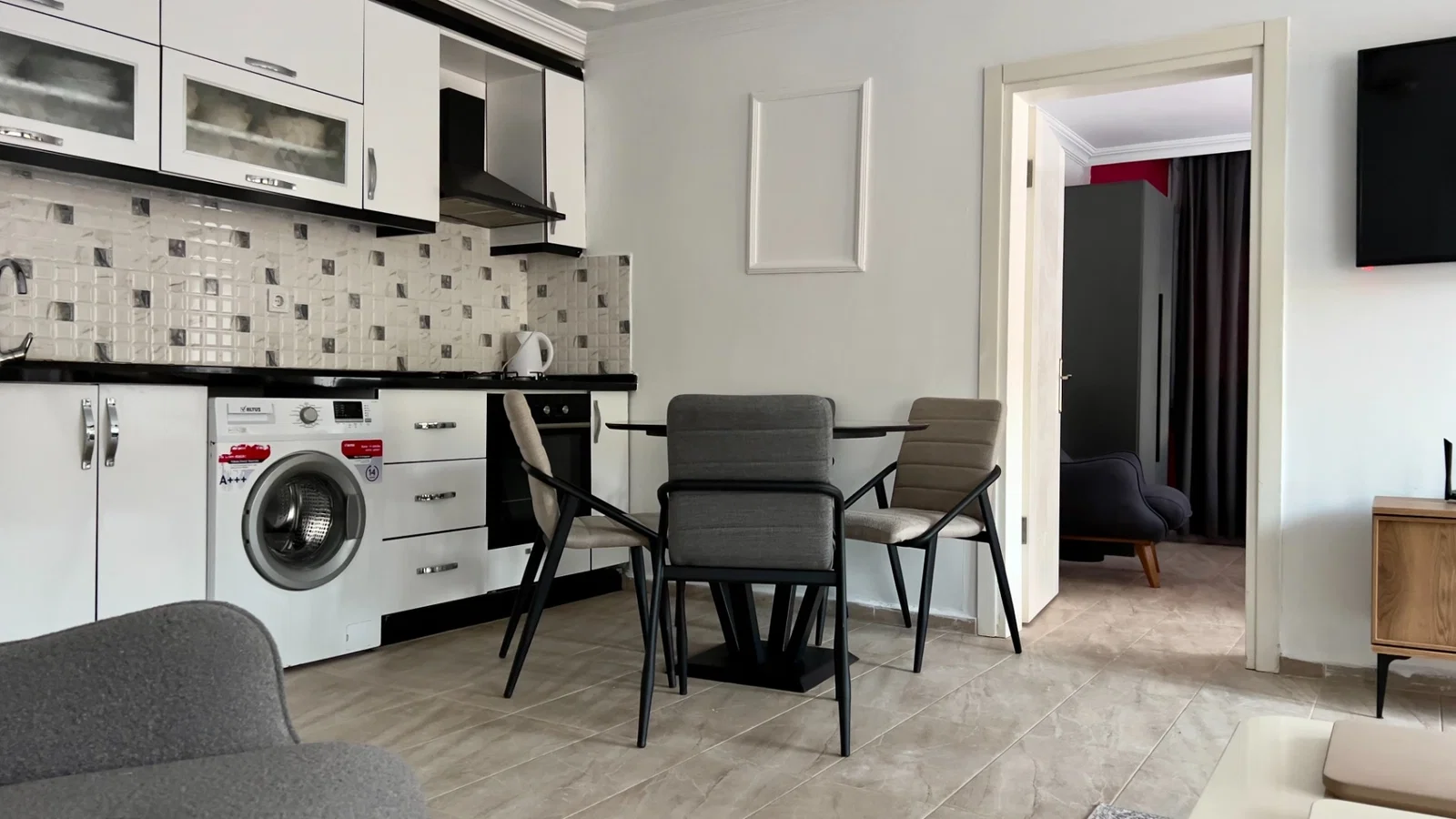 Bezirgan’da Huzurlu, Korunaklı Havuzlu, 4 Kişilik, Kiralık Villa