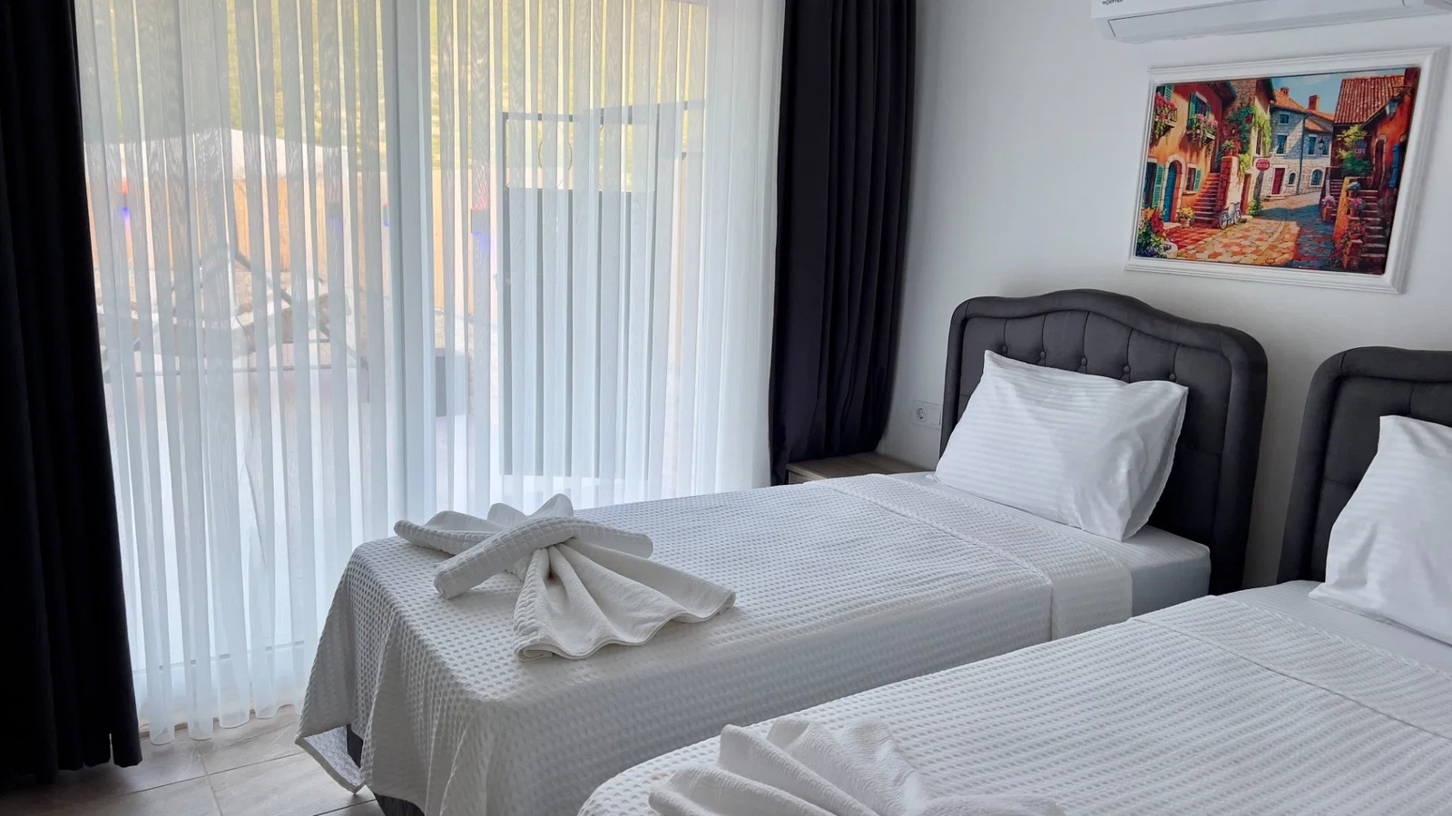 Bezirgan’da Huzurlu, Korunaklı Havuzlu, 4 Kişilik, Kiralık Villa
