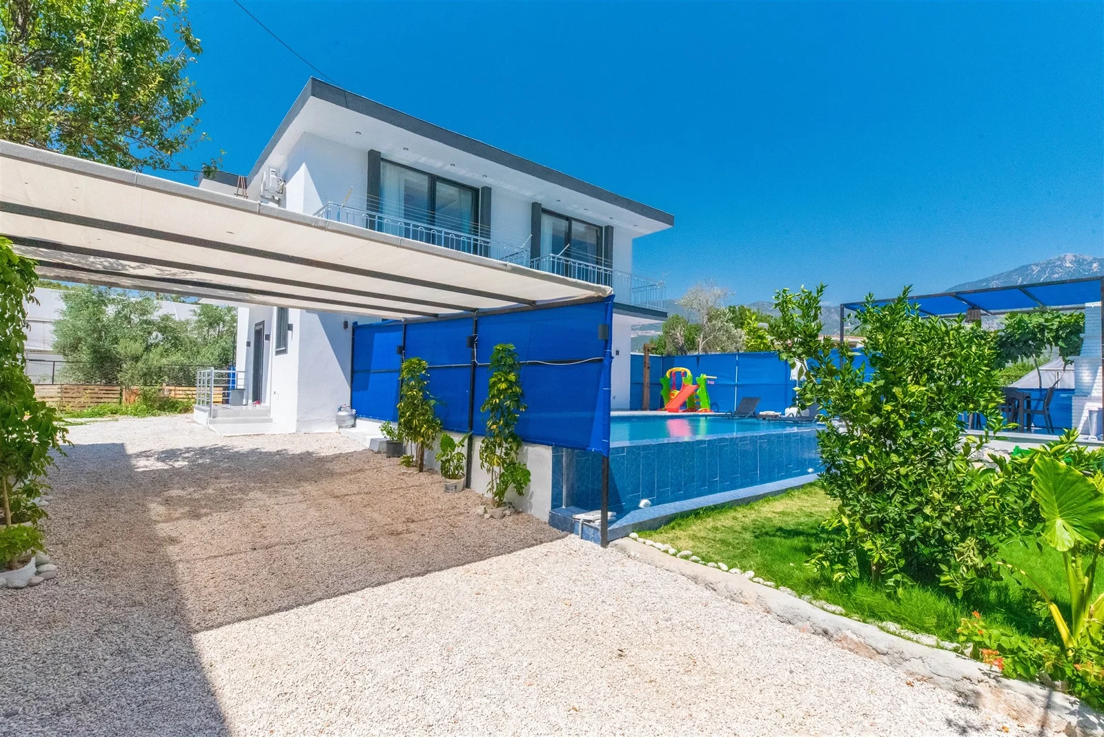 Çavdır’da Korunaklı, Çocuk Havuzlu, 2 Yatak Odalı, Kiralık Villa