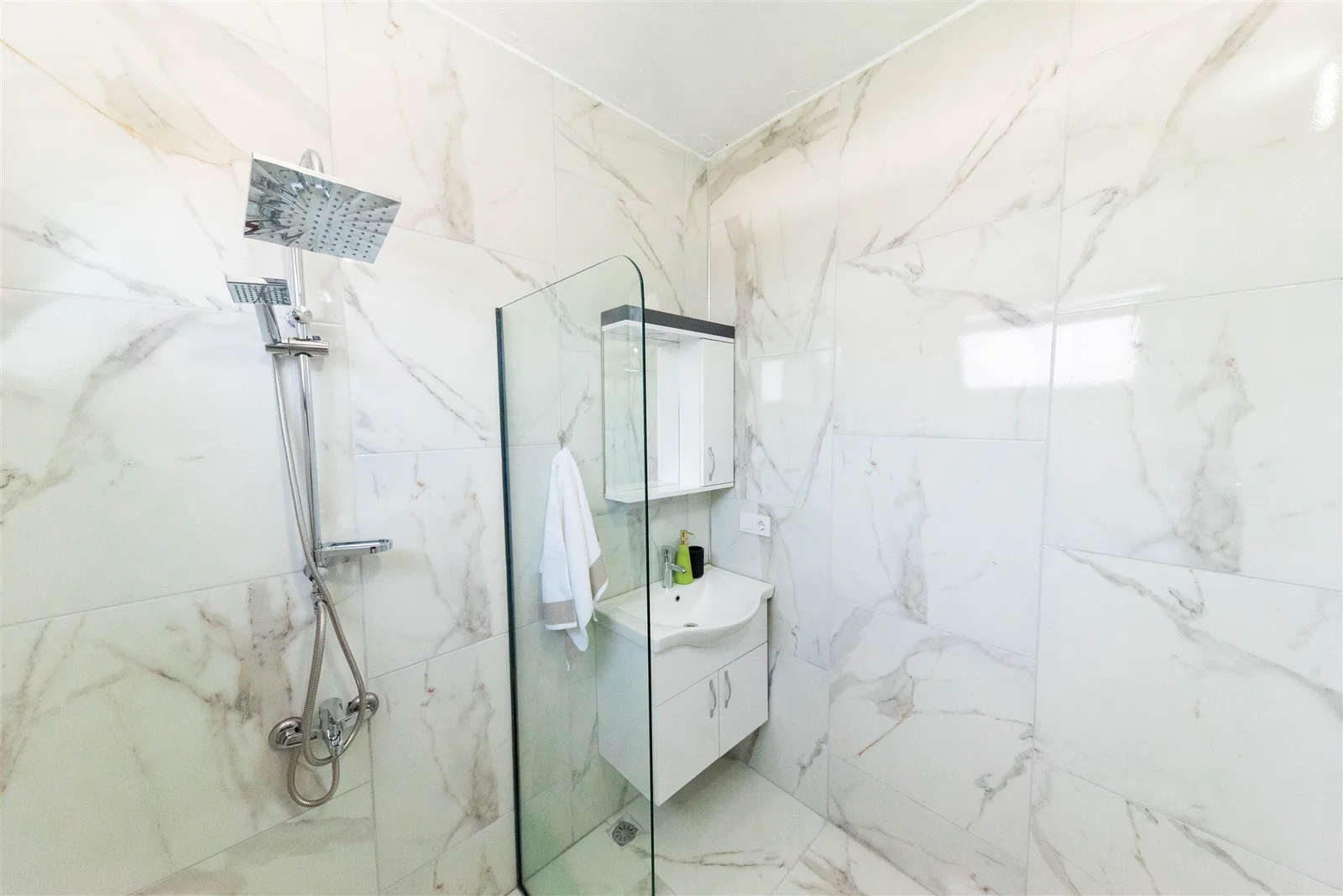 Çavdır’da Korunaklı, Çocuk Havuzlu, 2 Yatak Odalı, Kiralık Villa