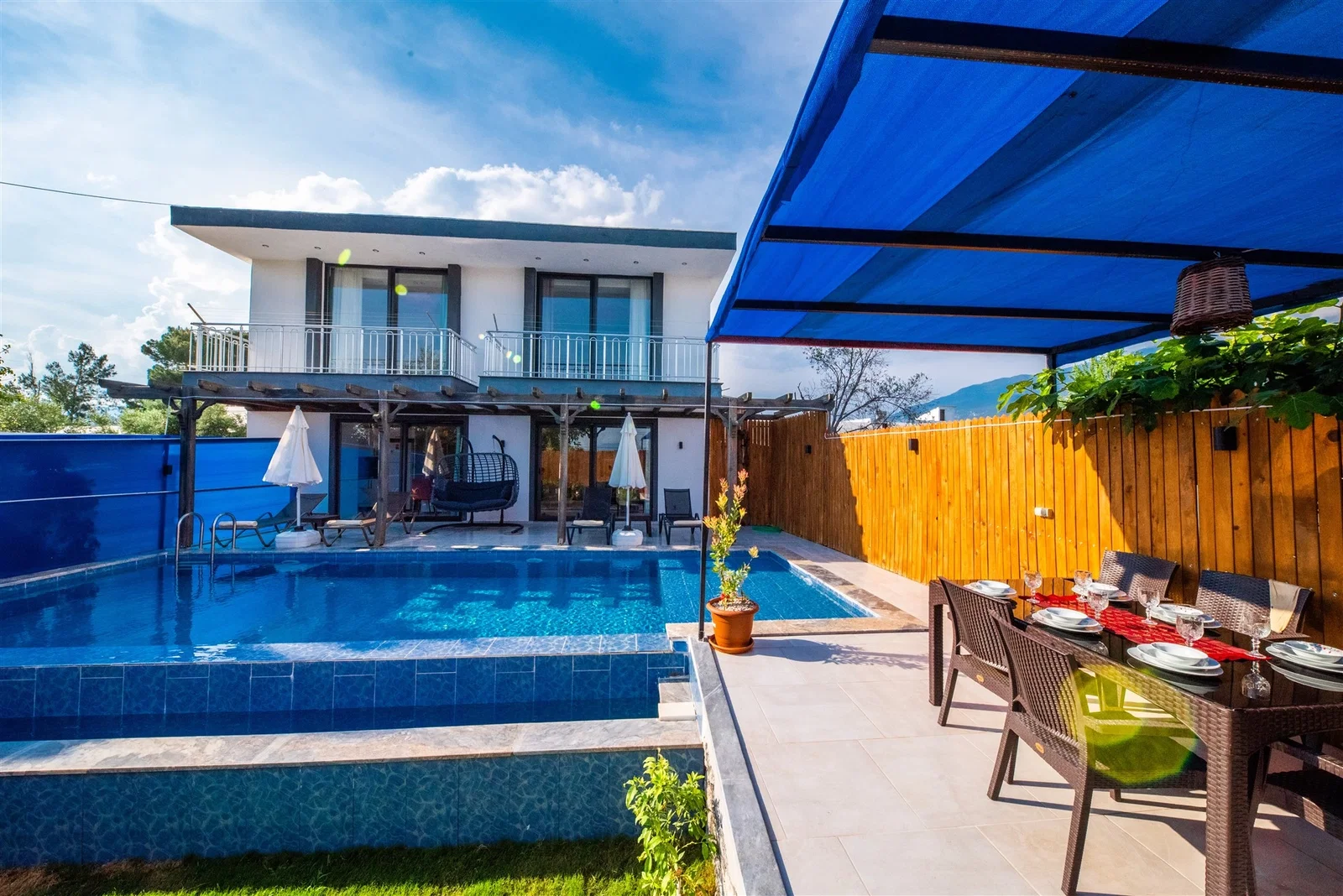 Çavdır’da Korunaklı, Çocuk Havuzlu, 2 Yatak Odalı, Kiralık Villa