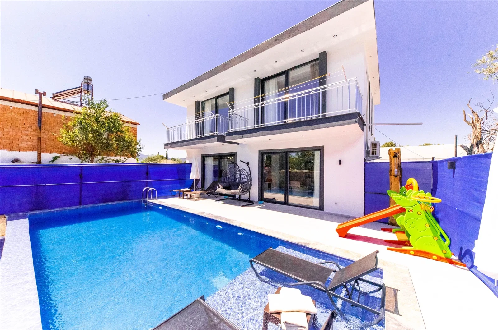Çavdır’da Korunaklı, Çocuk Havuzlu, 2 Yatak Odalı, Kiralık Villa