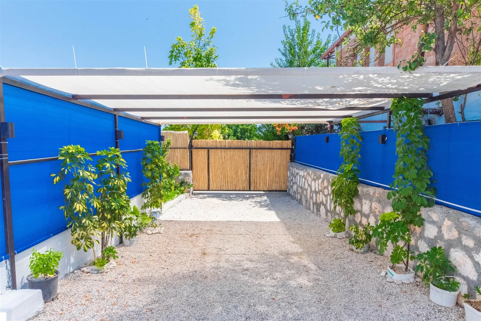 Çavdır’da Korunaklı, Çocuk Havuzlu, 2 Yatak Odalı, Kiralık Villa