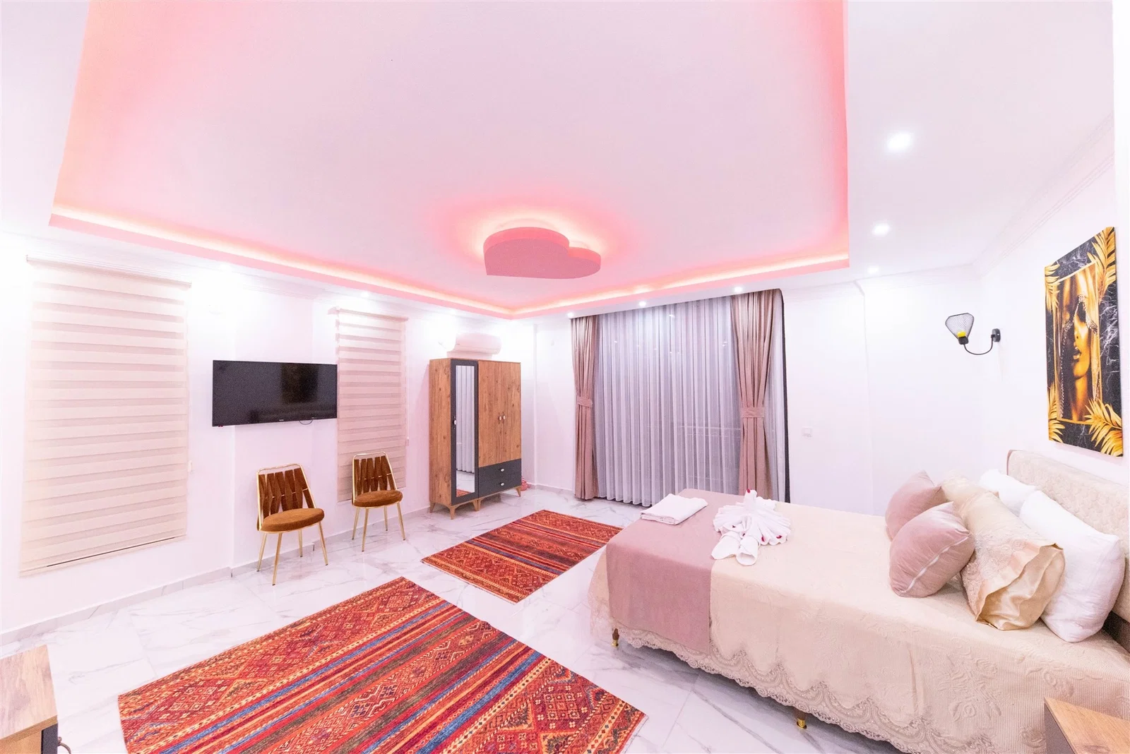Çavdır’da Korunaklı, Çocuk Havuzlu, 2 Yatak Odalı, Kiralık Villa
