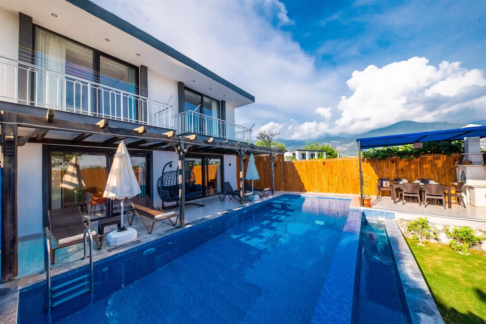 Çavdır’da Korunaklı, Çocuk Havuzlu, 2 Yatak Odalı, Kiralık Villa