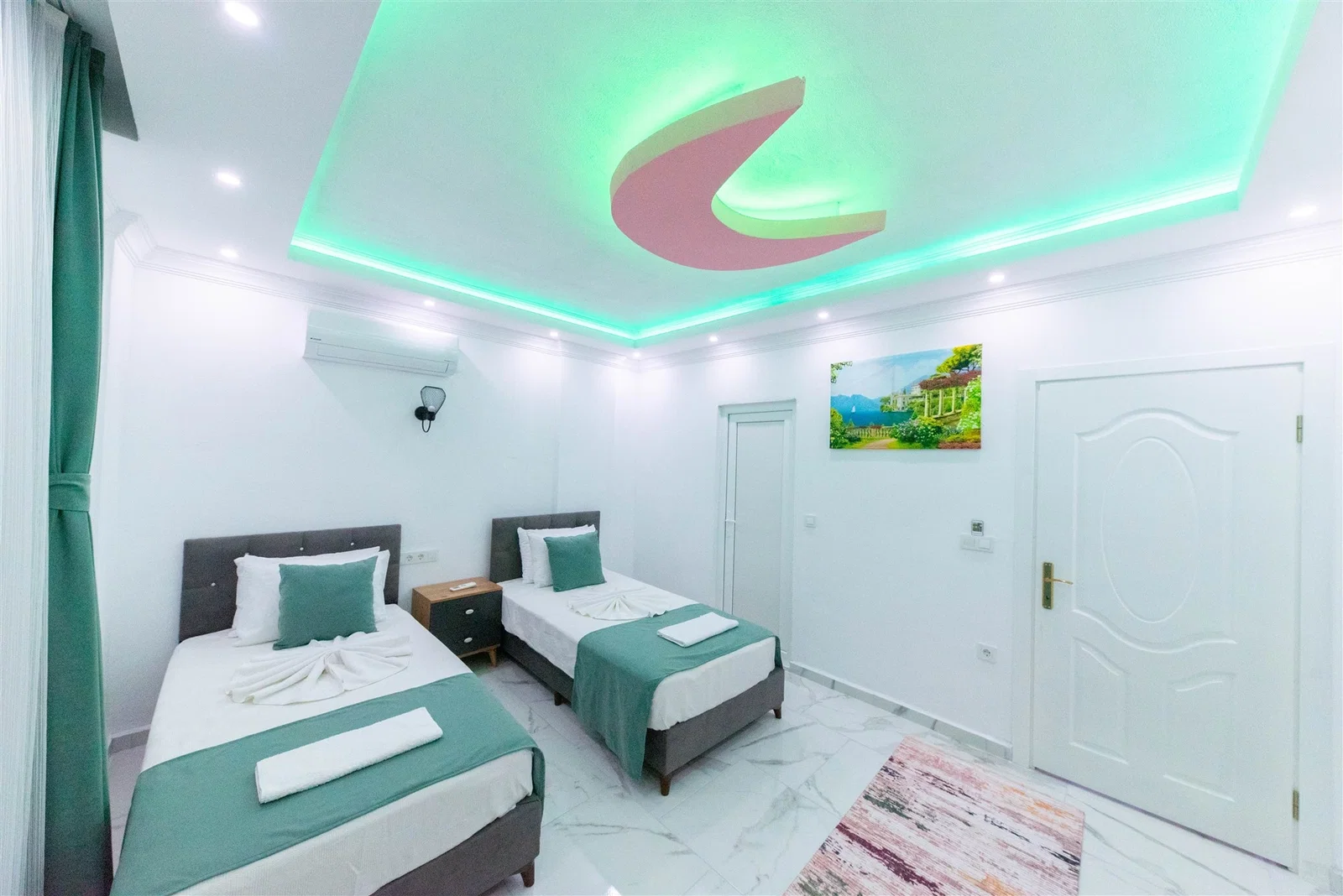 Çavdır’da Korunaklı, Çocuk Havuzlu, 2 Yatak Odalı, Kiralık Villa