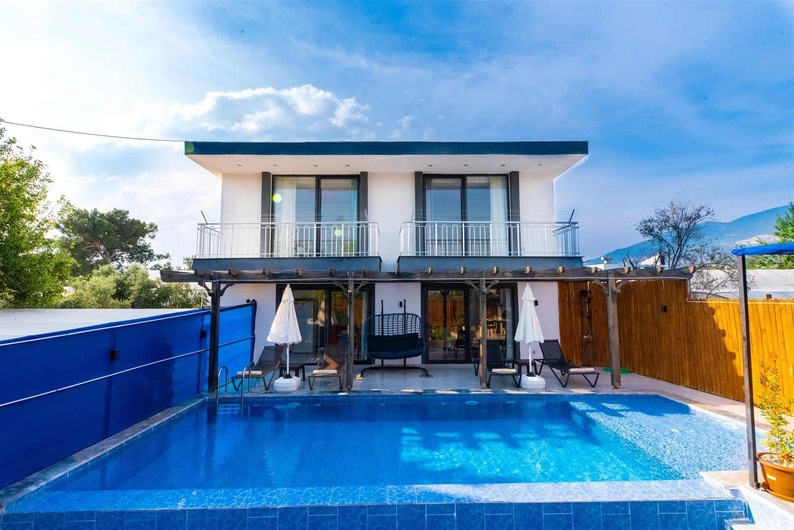 Çavdır’da Korunaklı, Çocuk Havuzlu, 2 Yatak Odalı, Kiralık Villa