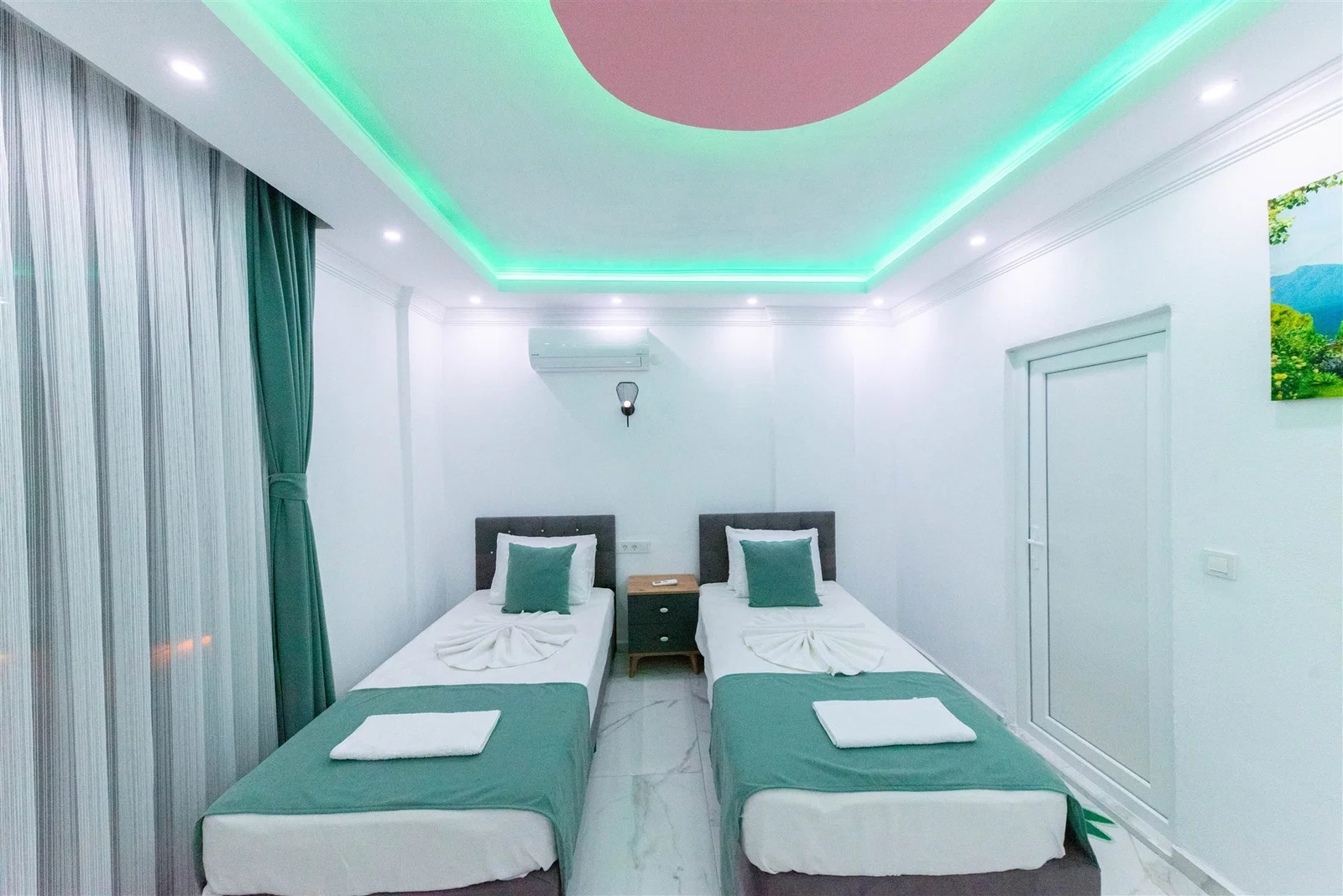 Çavdır’da Korunaklı, Çocuk Havuzlu, 2 Yatak Odalı, Kiralık Villa