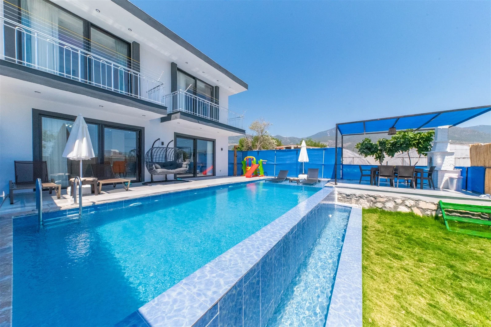 Çavdır’da Korunaklı, Çocuk Havuzlu, 2 Yatak Odalı, Kiralık Villa