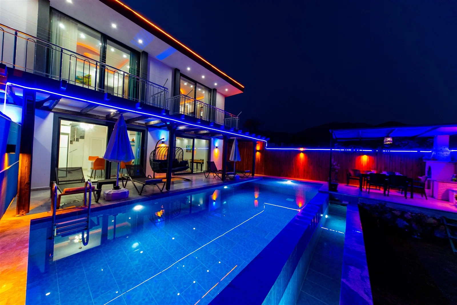 Çavdır’da Korunaklı, Çocuk Havuzlu, 2 Yatak Odalı, Kiralık Villa