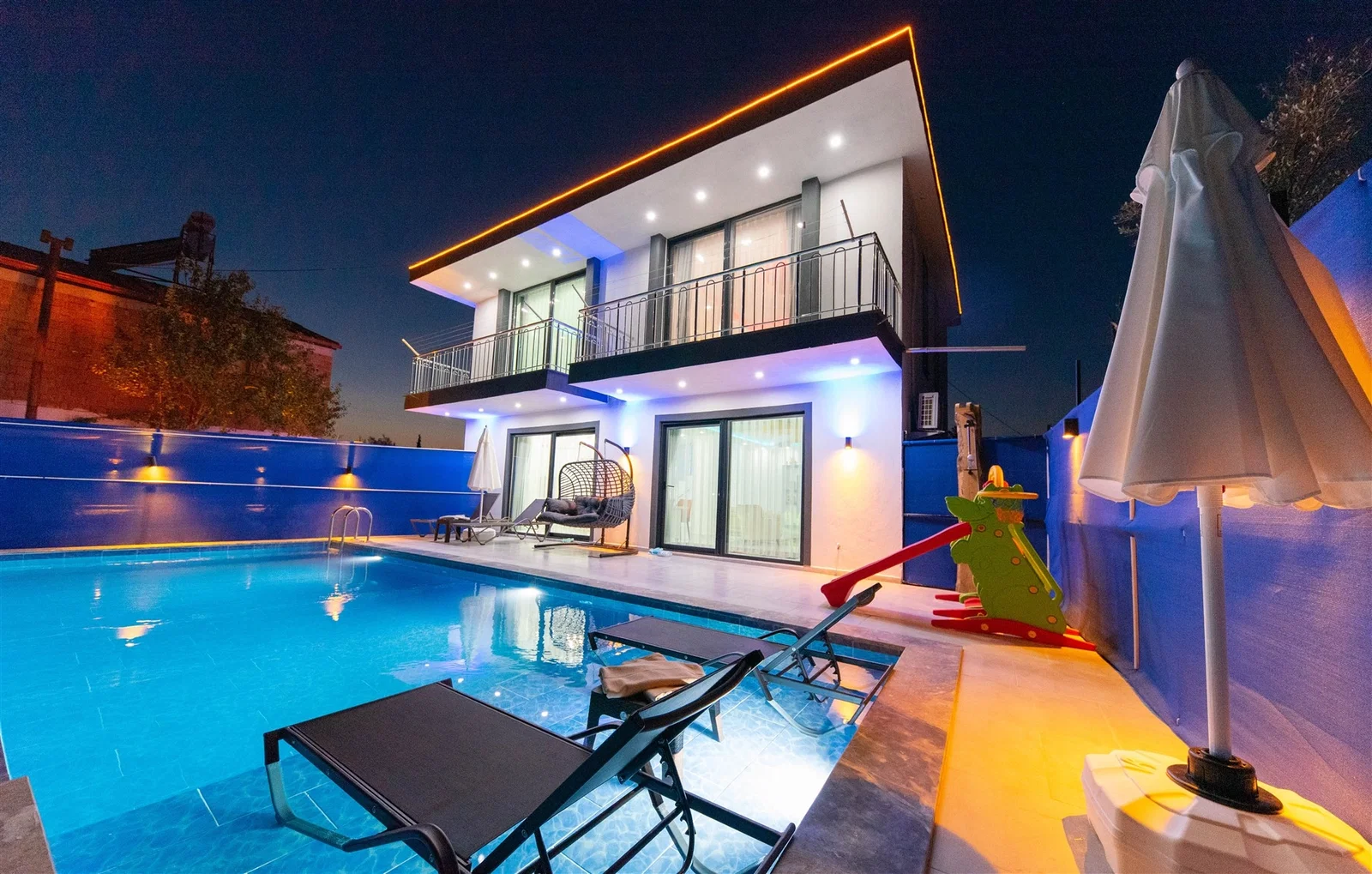 Çavdır’da Korunaklı, Çocuk Havuzlu, 2 Yatak Odalı, Kiralık Villa