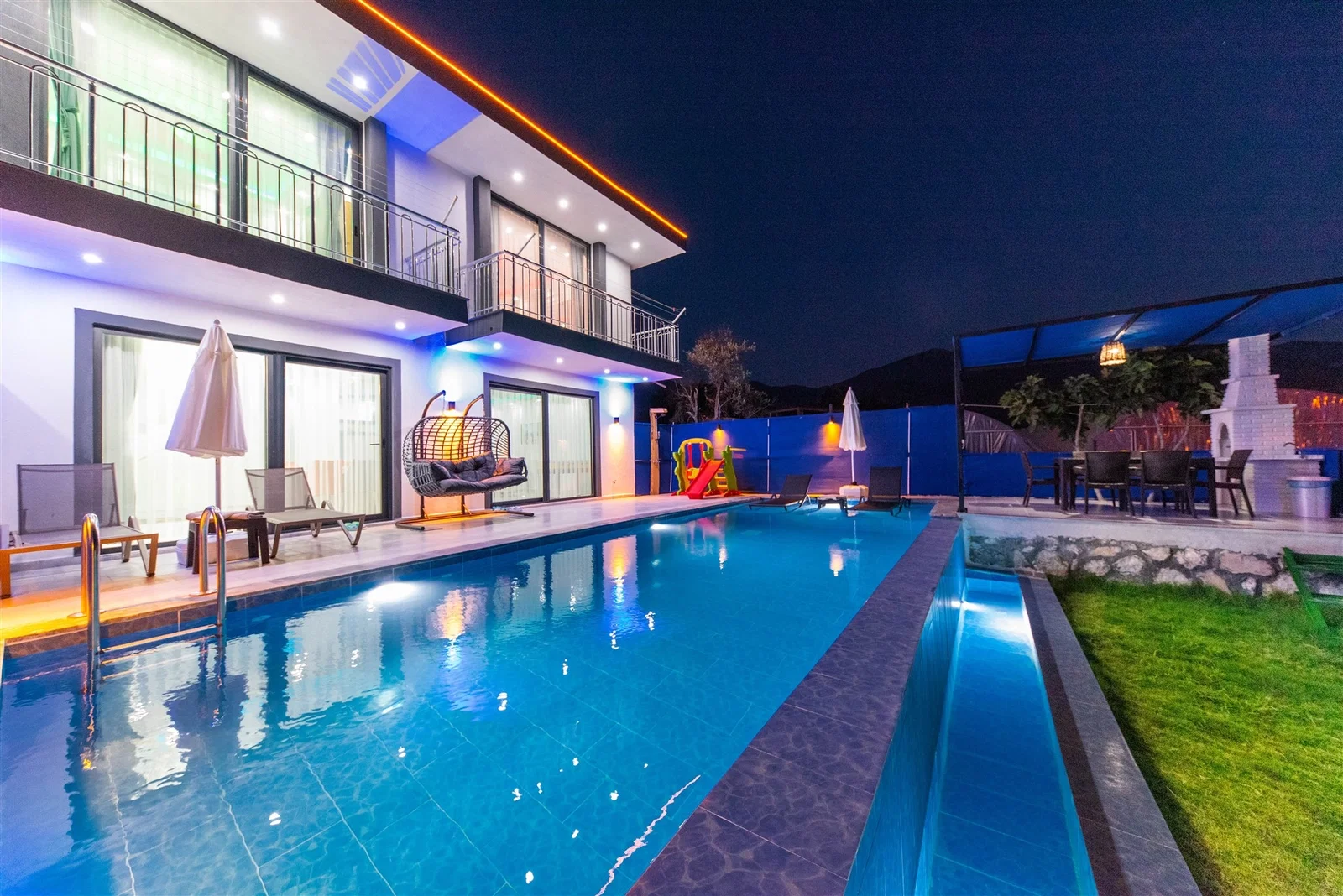 Çavdır’da Korunaklı, Çocuk Havuzlu, 2 Yatak Odalı, Kiralık Villa