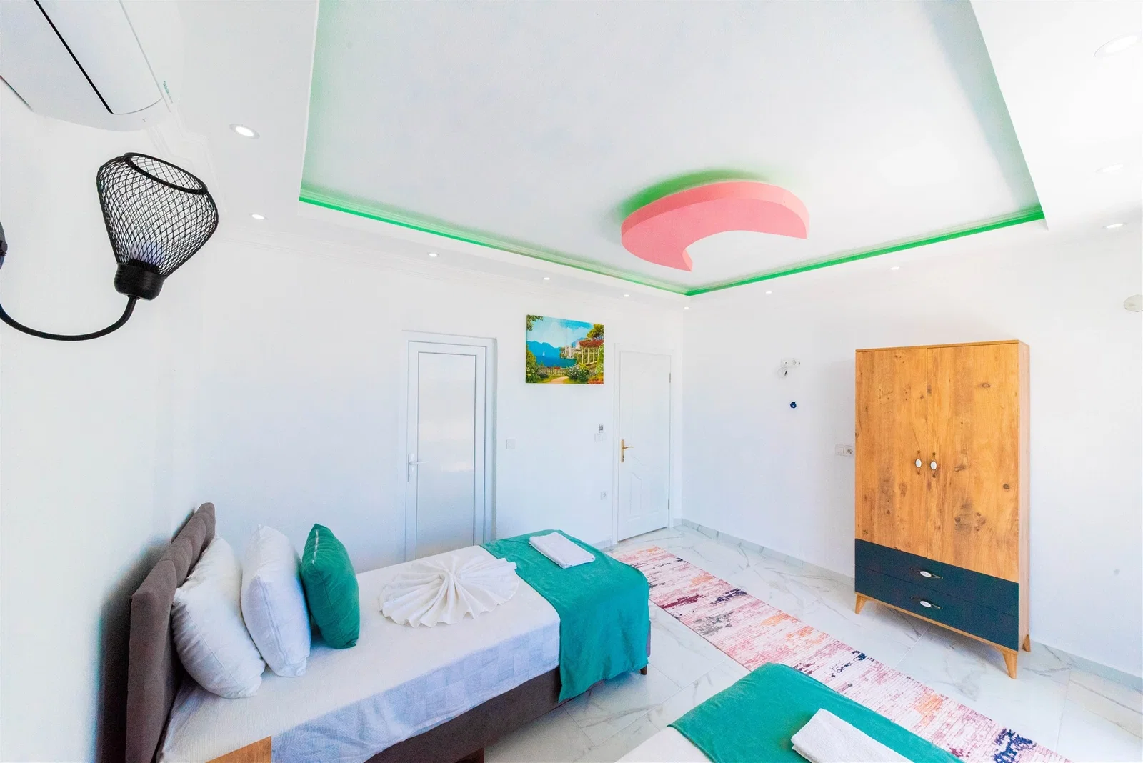 Çavdır’da Korunaklı, Çocuk Havuzlu, 2 Yatak Odalı, Kiralık Villa