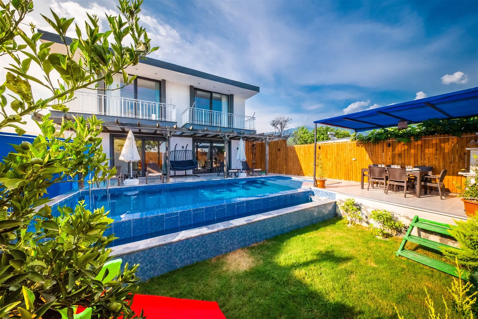 Çavdır’da Korunaklı, Çocuk Havuzlu, 2 Yatak Odalı, Kiralık Villa