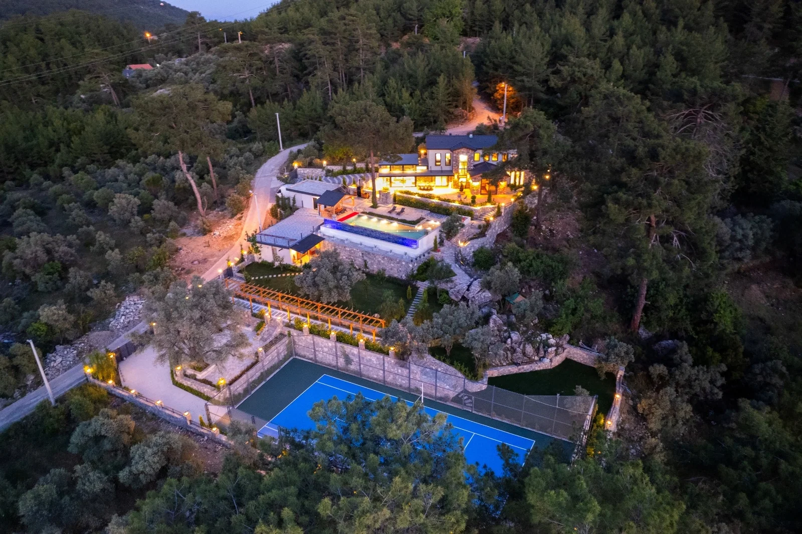 Göcek’te Korunaklı, Isıtmalı Havuzlu, 8 Kişilik, Lüks Villa
